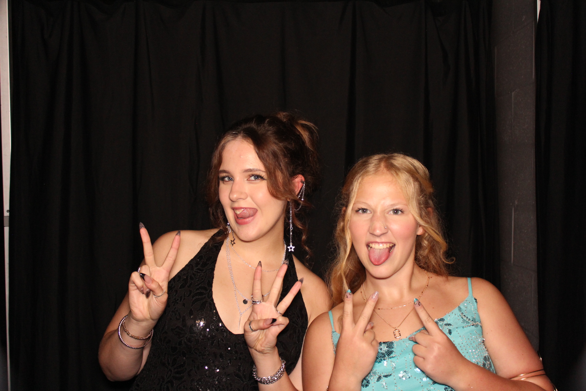 CCS Homecomming | View more photos from the event at gallery.photoboothcincy.com/u/PhotoBoothCincy/CCS-Homecomming