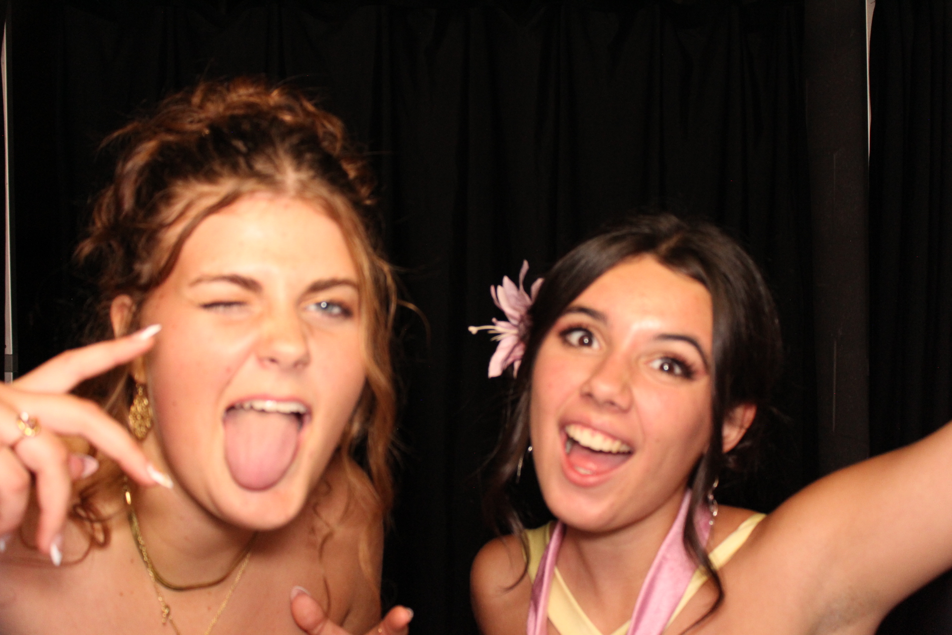CCS Homecomming | View more photos from the event at gallery.photoboothcincy.com/u/PhotoBoothCincy/CCS-Homecomming