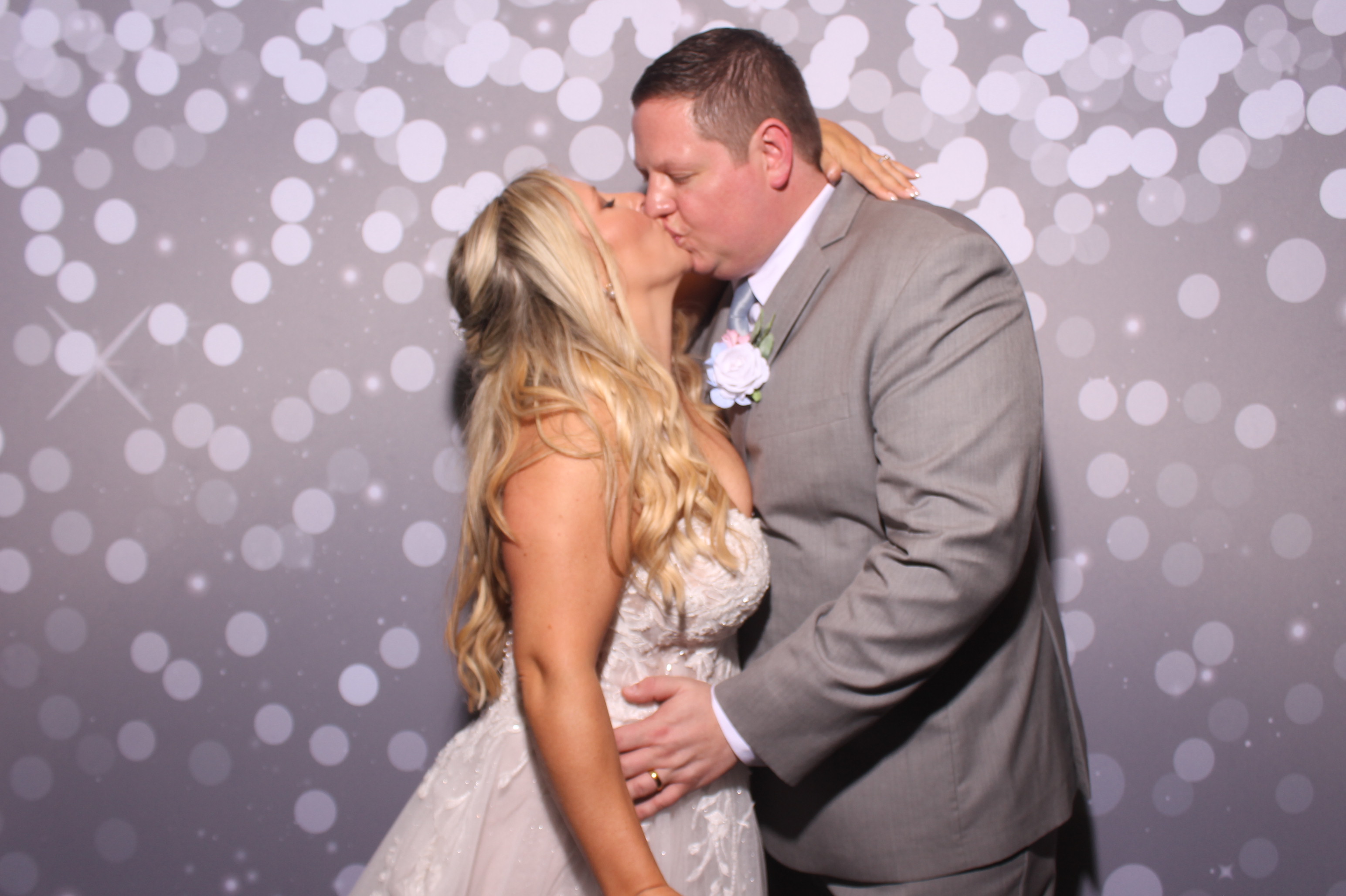 Chelsey & AJ Reception!! | View more photos from the event at gallery.photoboothcincy.com/u/PhotoBoothCincy/Chelsey-AJ-Reception