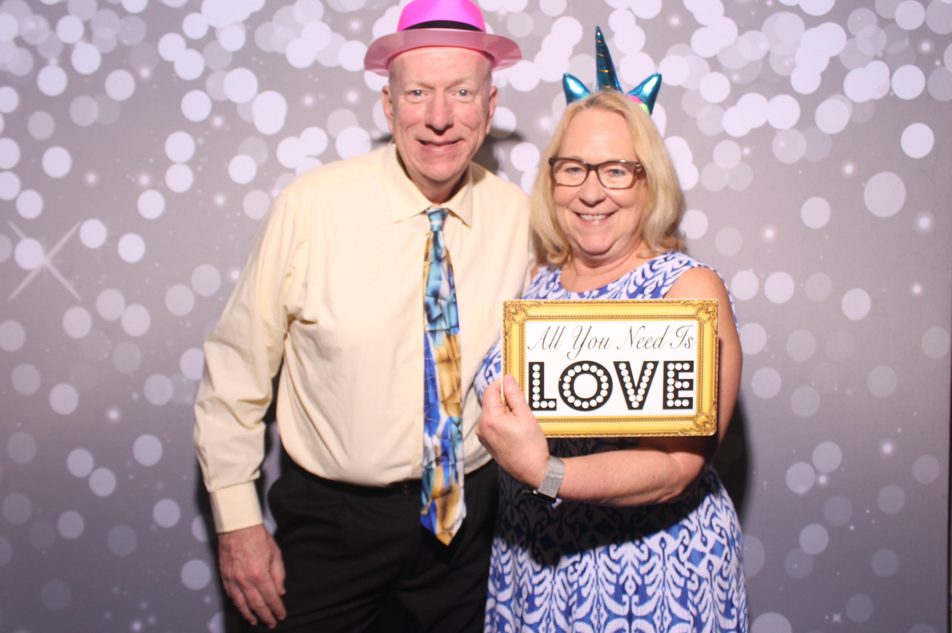 Chelsey & AJ Reception!! | View more photos from the event at gallery.photoboothcincy.com/u/PhotoBoothCincy/Chelsey-AJ-Reception