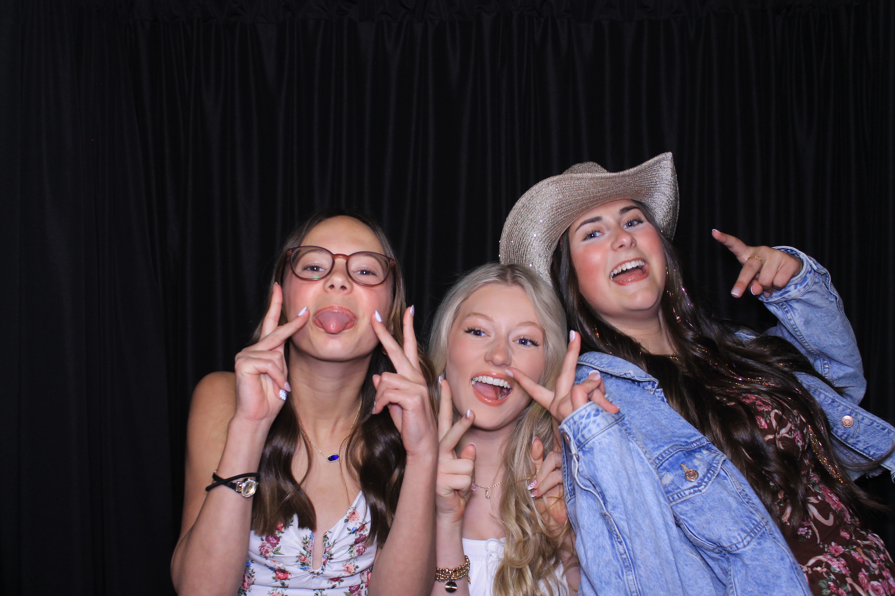 Chess Christian Middle School Western Dance | View more photos from the event at gallery.photoboothcincy.com/u/PhotoBoothCincy/Chess-Christian-Middle-School-Western-Dance