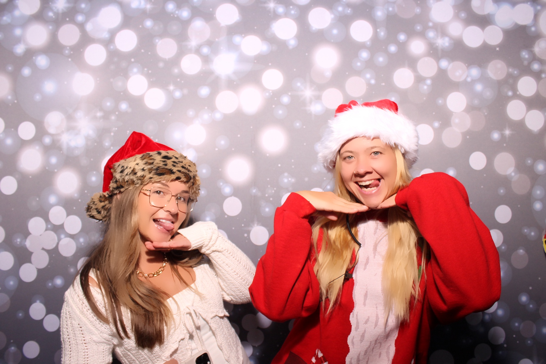 Christmas in July!! | View more photos from the event at gallery.photoboothcincy.com/u/PhotoBoothCincy/Christmas-in-July