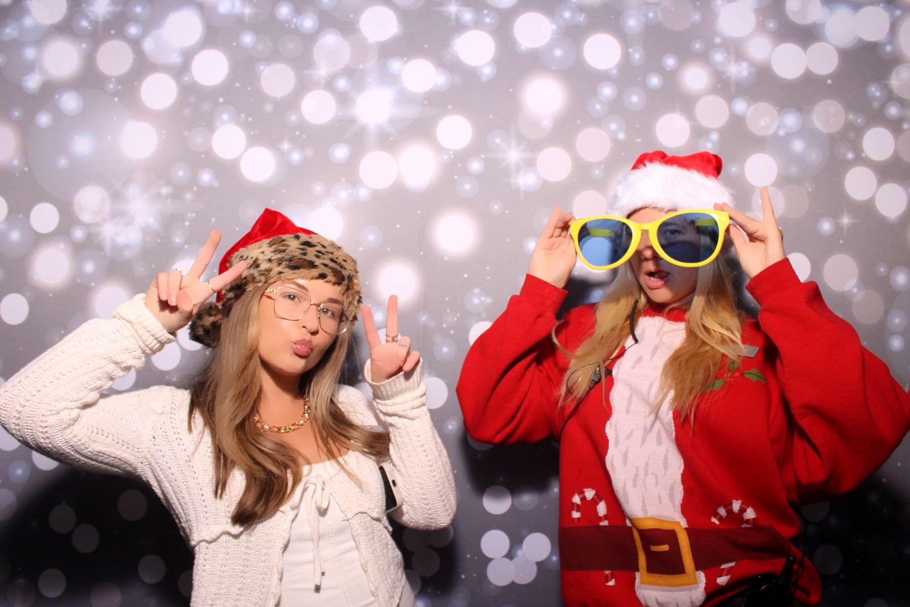 Christmas in July!! | View more photos from the event at gallery.photoboothcincy.com/u/PhotoBoothCincy/Christmas-in-July