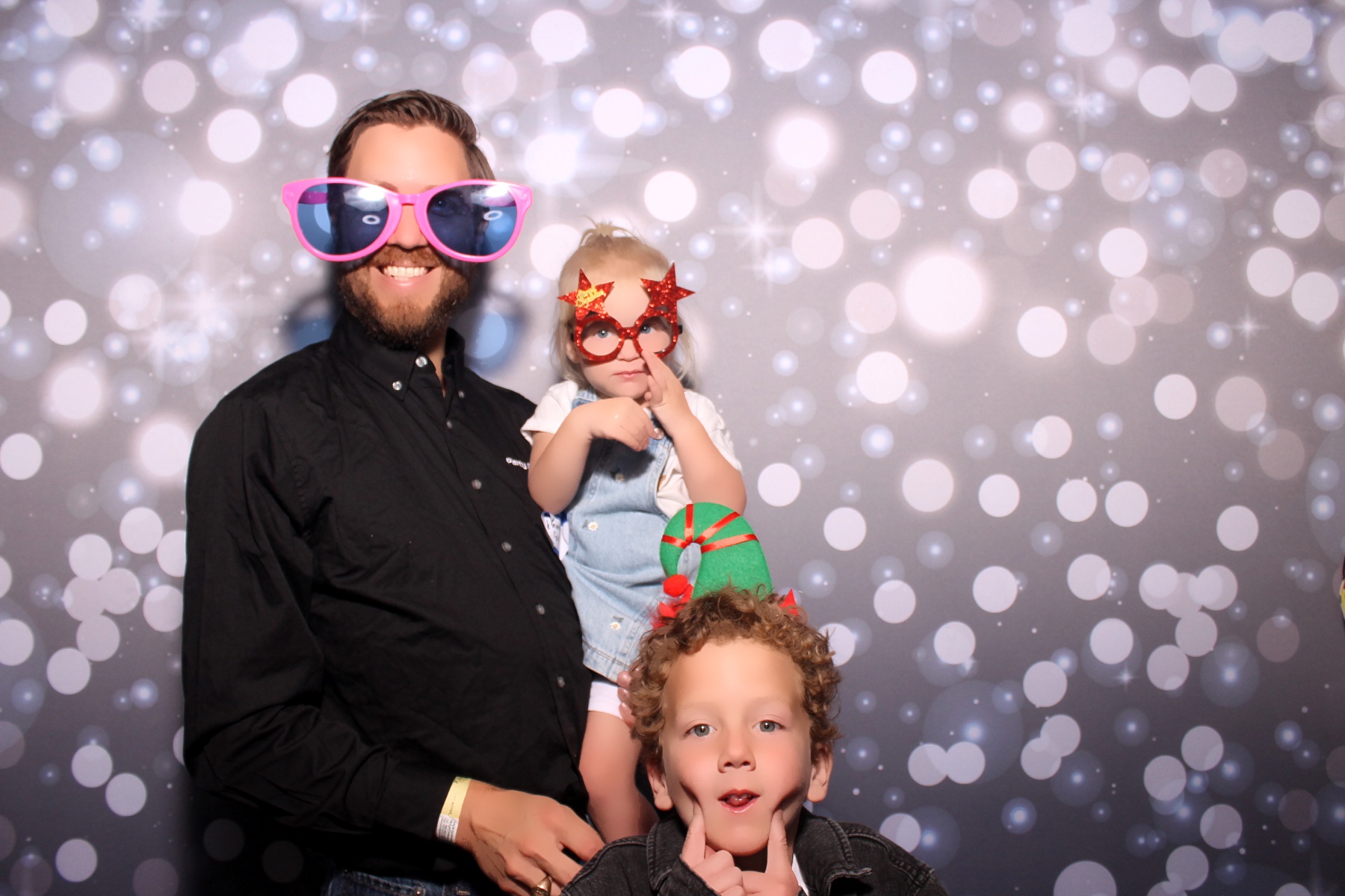 Christmas in July!! | View more photos from the event at gallery.photoboothcincy.com/u/PhotoBoothCincy/Christmas-in-July