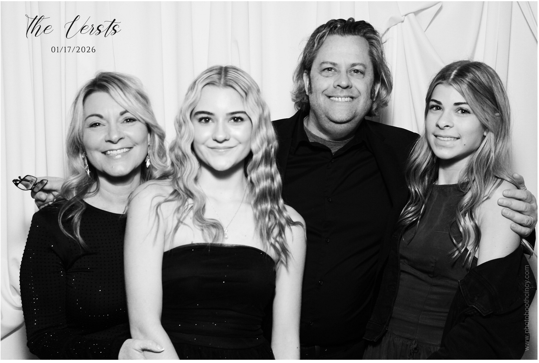 Conner & Madison | View more photos from the event at gallery.photoboothcincy.com/u/PhotoBoothCincy/Conner-Madison