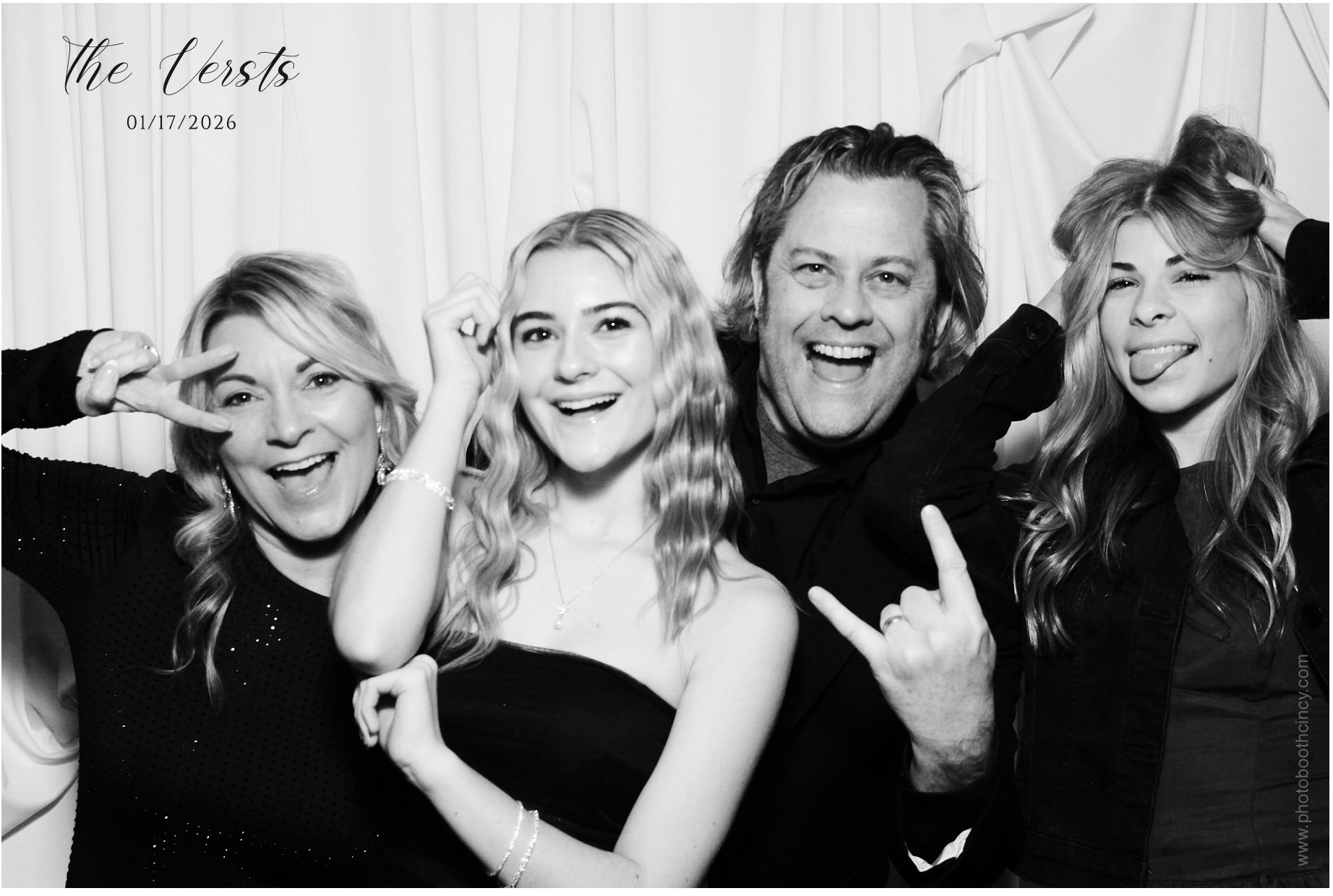 Conner & Madison | View more photos from the event at gallery.photoboothcincy.com/u/PhotoBoothCincy/Conner-Madison