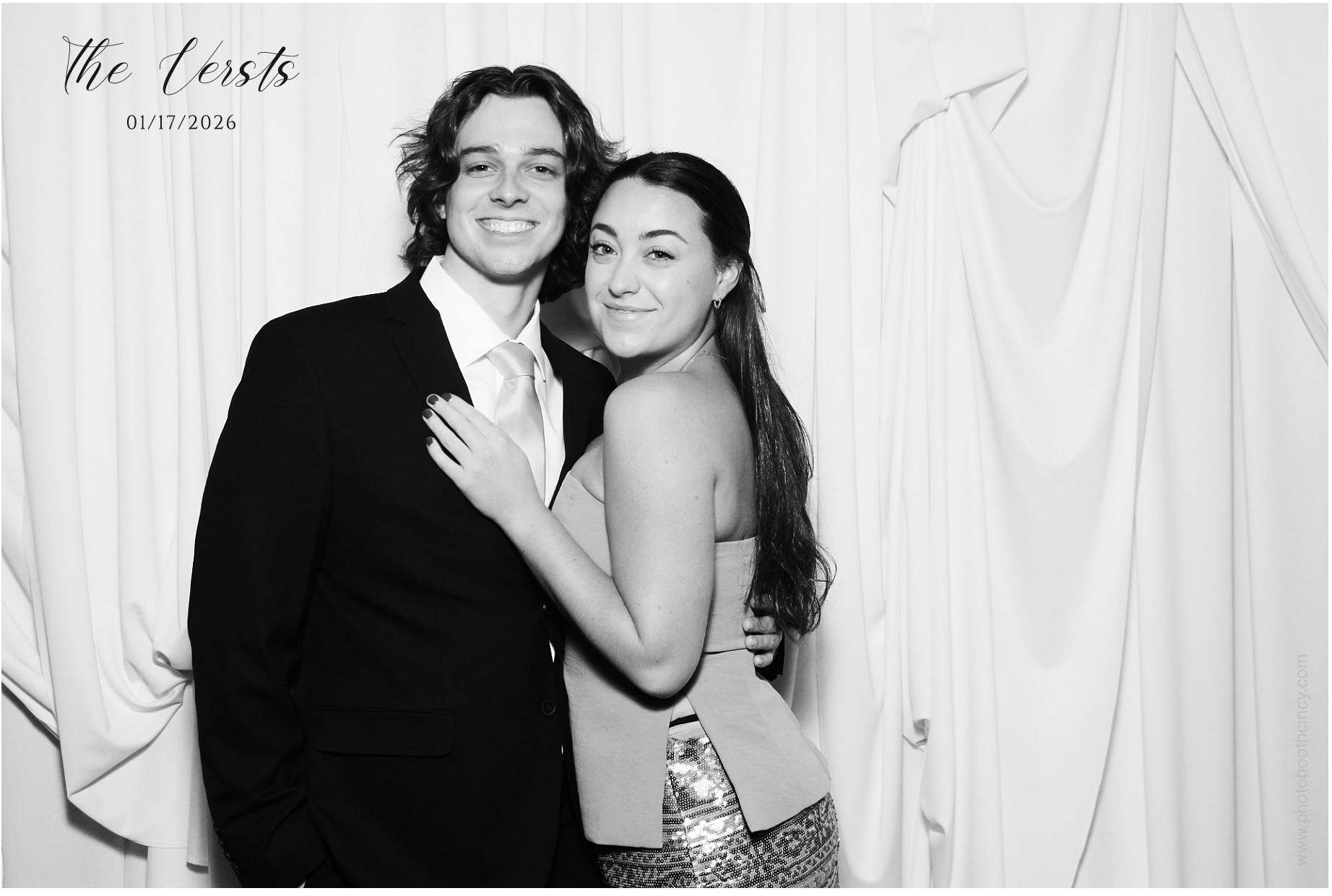 Conner & Madison | View more photos from the event at gallery.photoboothcincy.com/u/PhotoBoothCincy/Conner-Madison