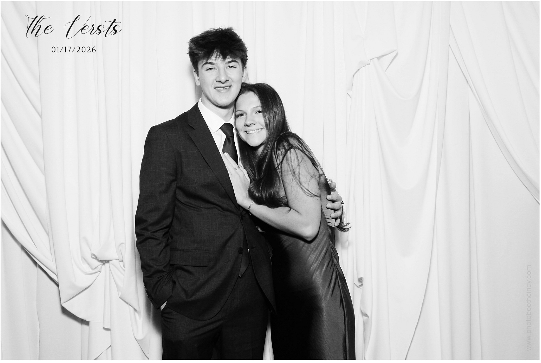 Conner & Madison | View more photos from the event at gallery.photoboothcincy.com/u/PhotoBoothCincy/Conner-Madison
