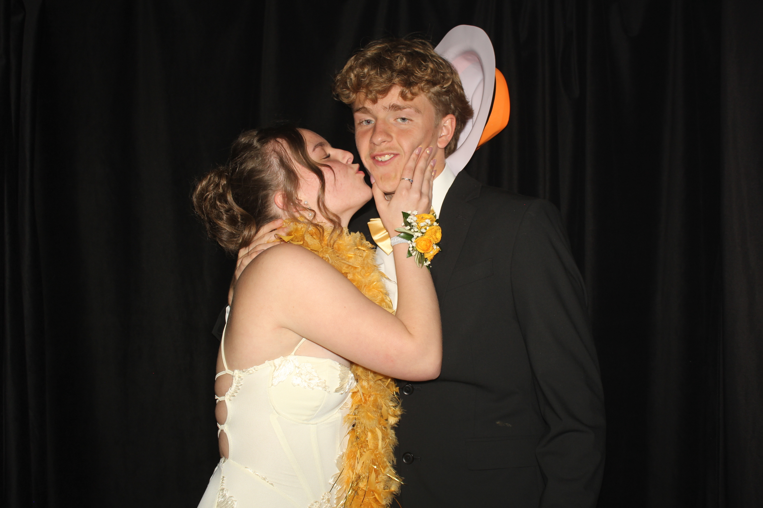  Cooper High School Prom | View more photos from the event at gallery.photoboothcincy.com/u/PhotoBoothCincy/Cooper-High-School-Prom-0