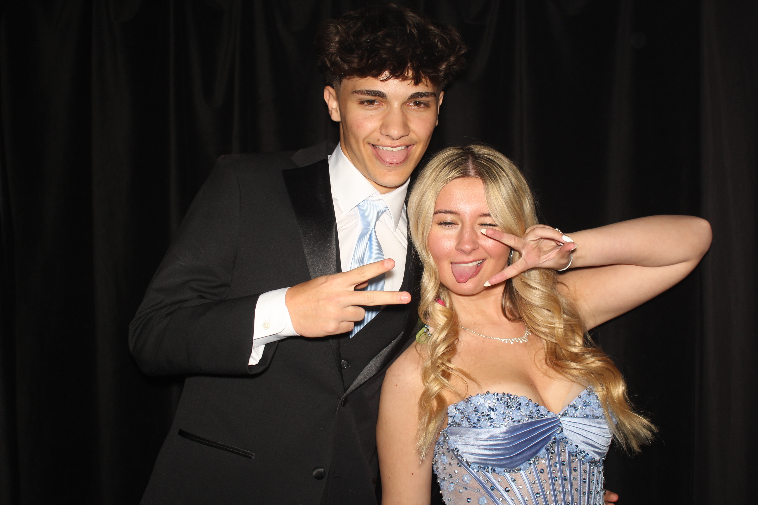  Cooper High School Prom | View more photos from the event at gallery.photoboothcincy.com/u/PhotoBoothCincy/Cooper-High-School-Prom-0