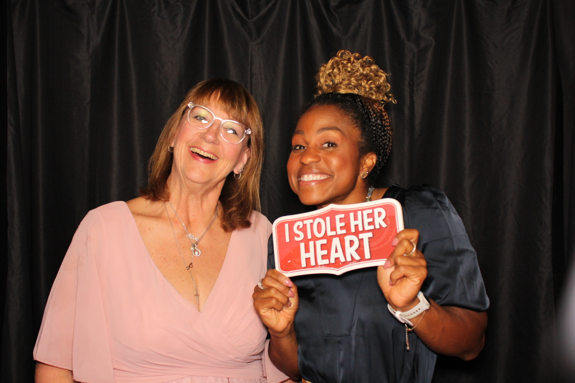 DPHS Homecoming | View more photos from the event at gallery.photoboothcincy.com/u/PhotoBoothCincy/DPHS-Homecoming