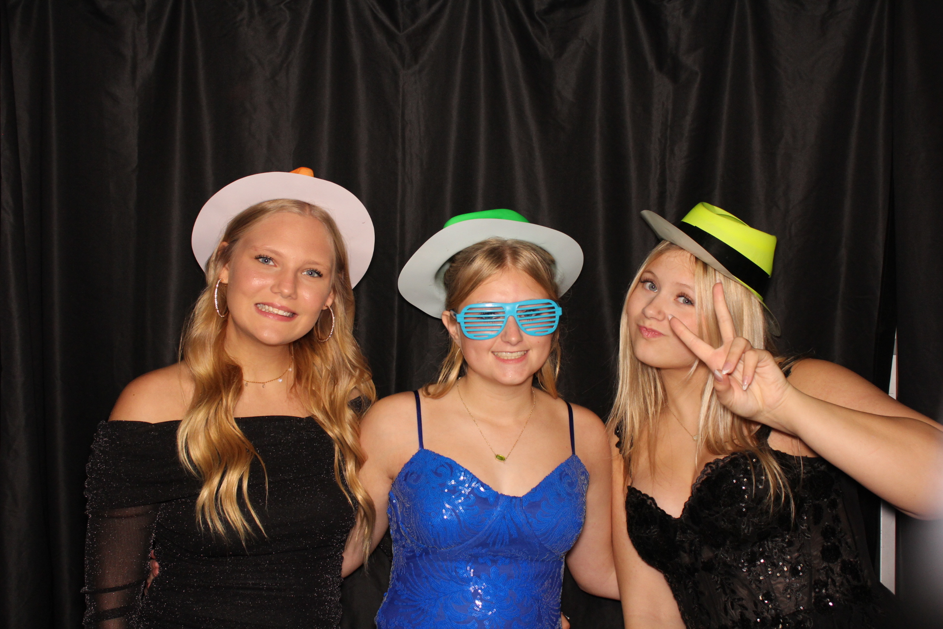 DPHS Homecoming | View more photos from the event at gallery.photoboothcincy.com/u/PhotoBoothCincy/DPHS-Homecoming