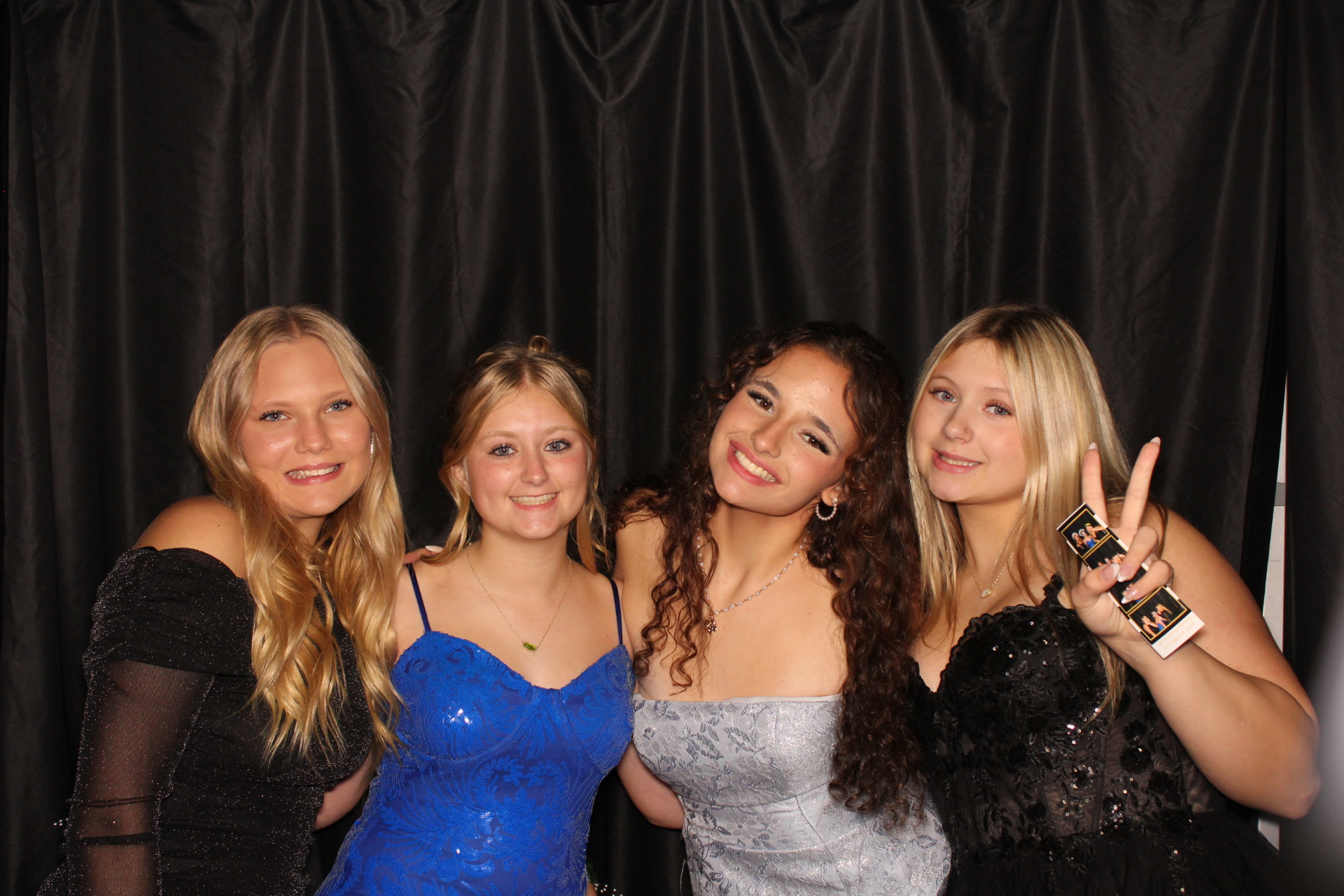 DPHS Homecoming | View more photos from the event at gallery.photoboothcincy.com/u/PhotoBoothCincy/DPHS-Homecoming