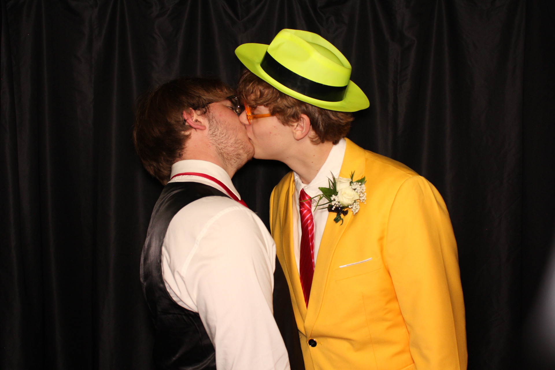 DPHS Homecoming | View more photos from the event at gallery.photoboothcincy.com/u/PhotoBoothCincy/DPHS-Homecoming
