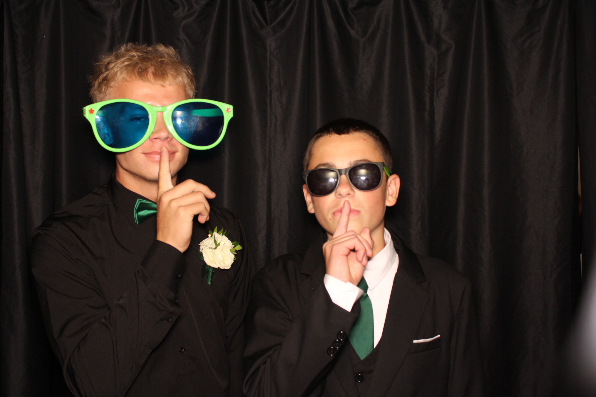 DPHS Homecoming | View more photos from the event at gallery.photoboothcincy.com/u/PhotoBoothCincy/DPHS-Homecoming