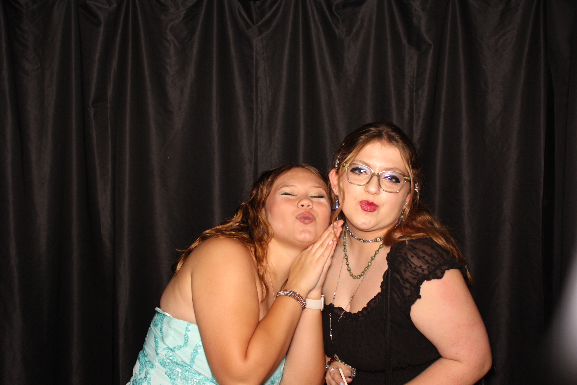DPHS Homecoming | View more photos from the event at gallery.photoboothcincy.com/u/PhotoBoothCincy/DPHS-Homecoming