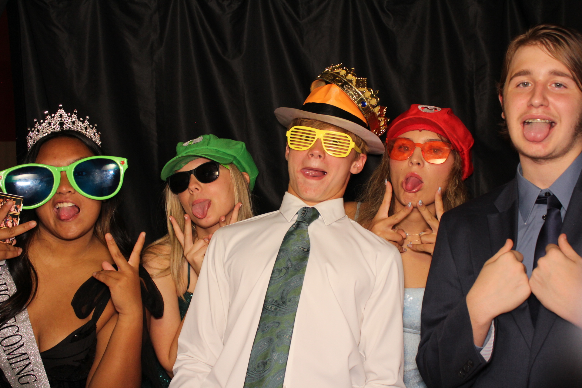 DPHS Homecoming | View more photos from the event at gallery.photoboothcincy.com/u/PhotoBoothCincy/DPHS-Homecoming