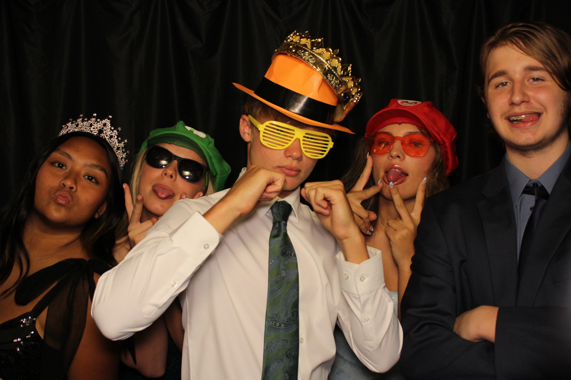 DPHS Homecoming | View more photos from the event at gallery.photoboothcincy.com/u/PhotoBoothCincy/DPHS-Homecoming