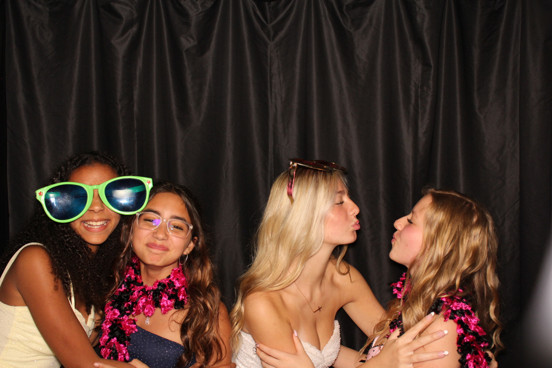 DPHS Homecoming | View more photos from the event at gallery.photoboothcincy.com/u/PhotoBoothCincy/DPHS-Homecoming