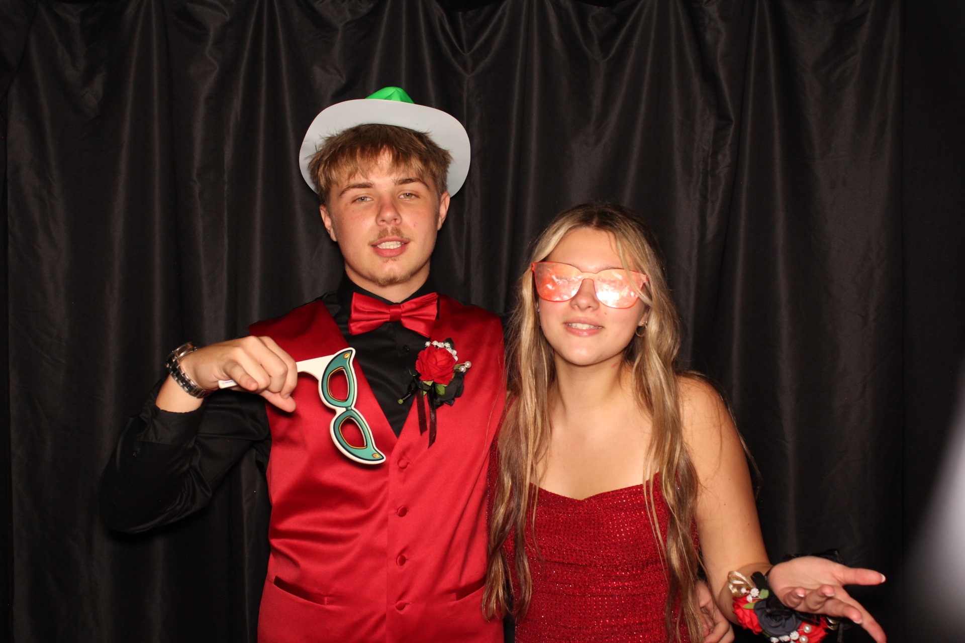DPHS Homecoming | View more photos from the event at gallery.photoboothcincy.com/u/PhotoBoothCincy/DPHS-Homecoming