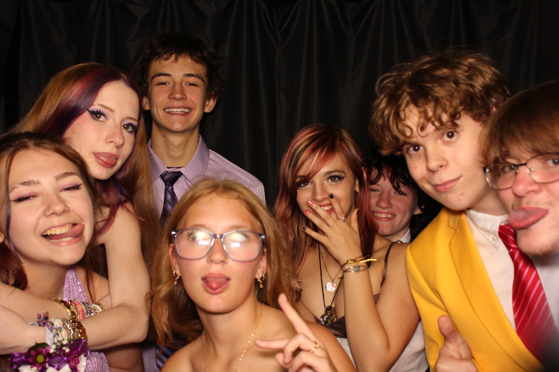 DPHS Homecoming | View more photos from the event at gallery.photoboothcincy.com/u/PhotoBoothCincy/DPHS-Homecoming