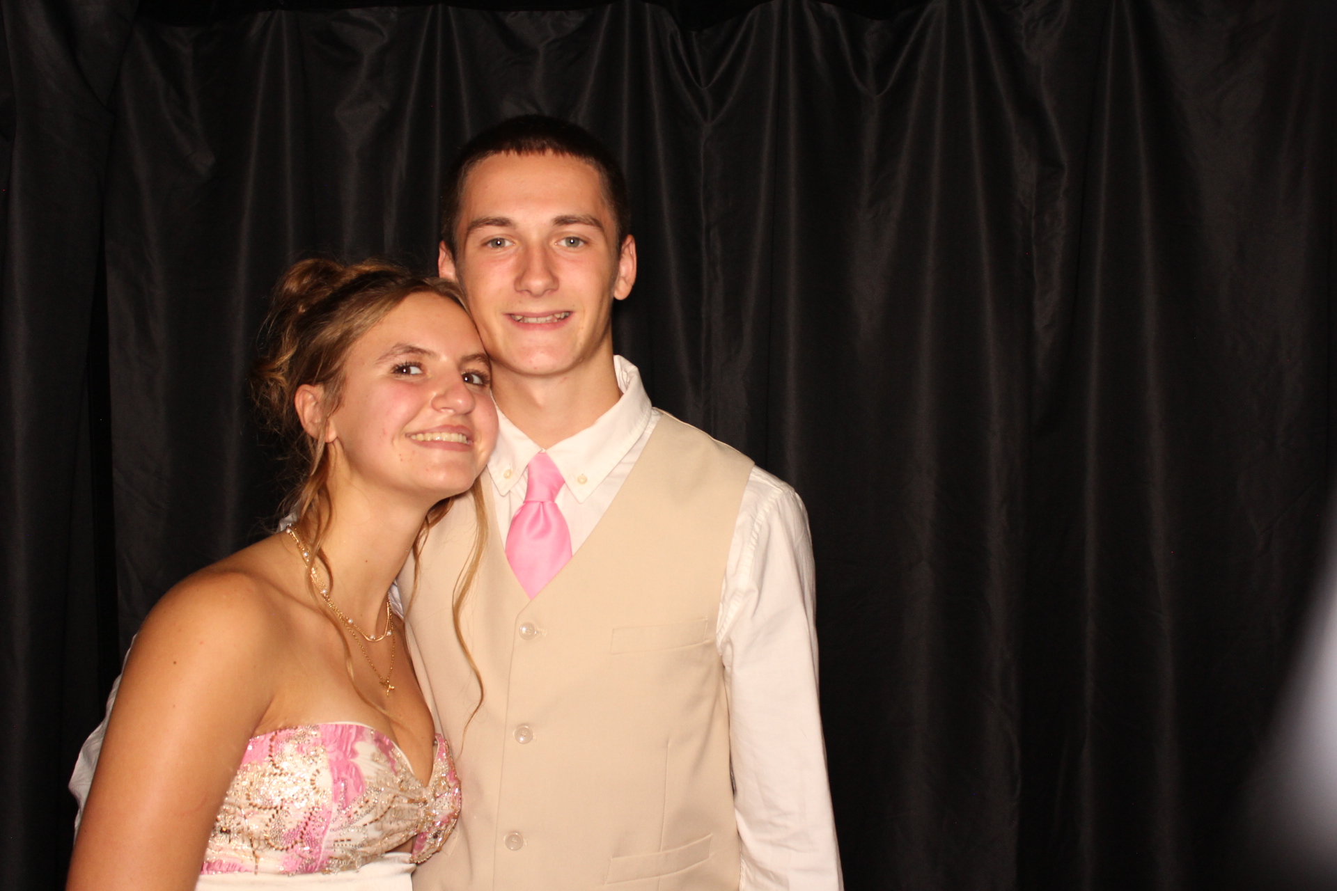 DPHS Homecoming | View more photos from the event at gallery.photoboothcincy.com/u/PhotoBoothCincy/DPHS-Homecoming