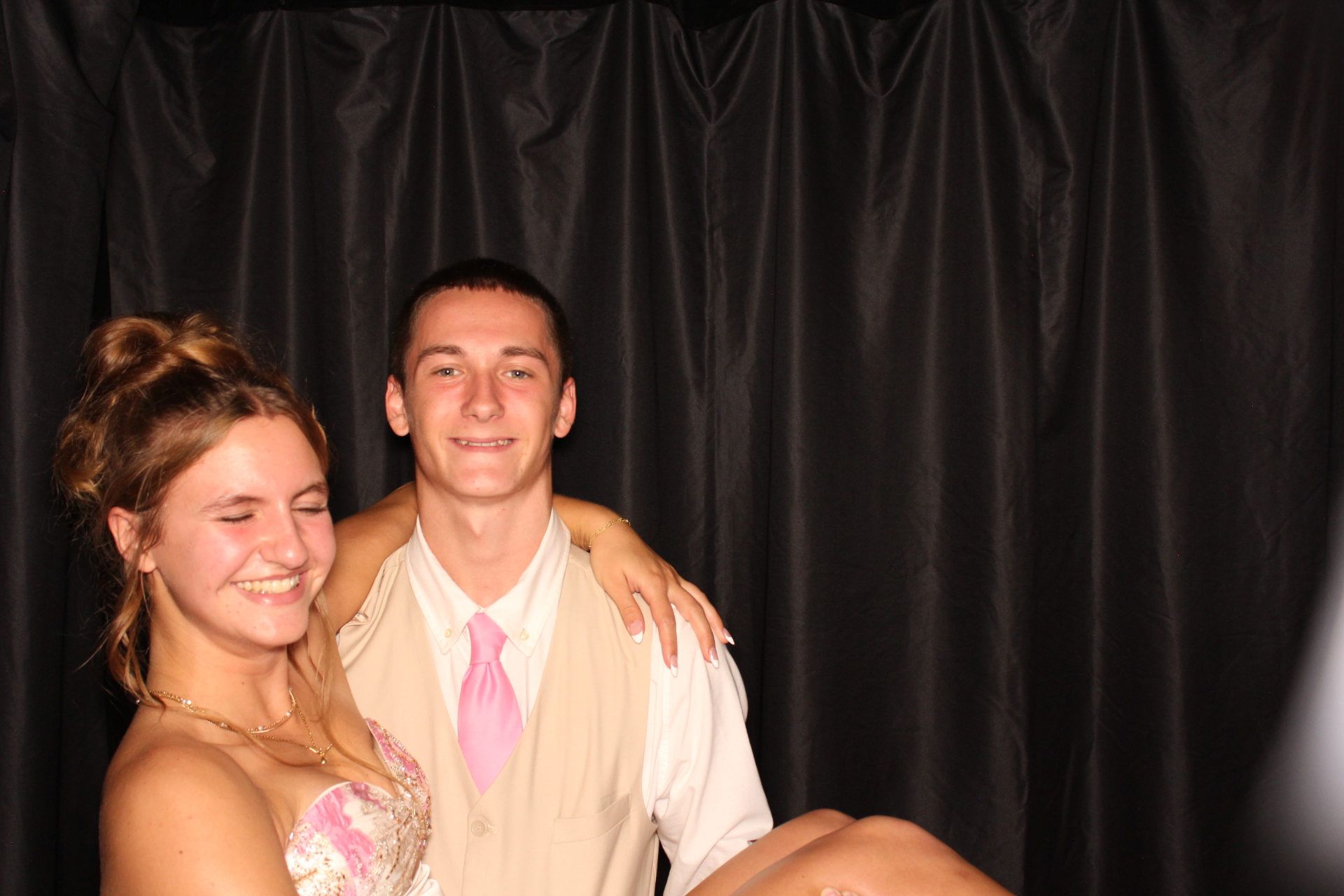 DPHS Homecoming | View more photos from the event at gallery.photoboothcincy.com/u/PhotoBoothCincy/DPHS-Homecoming