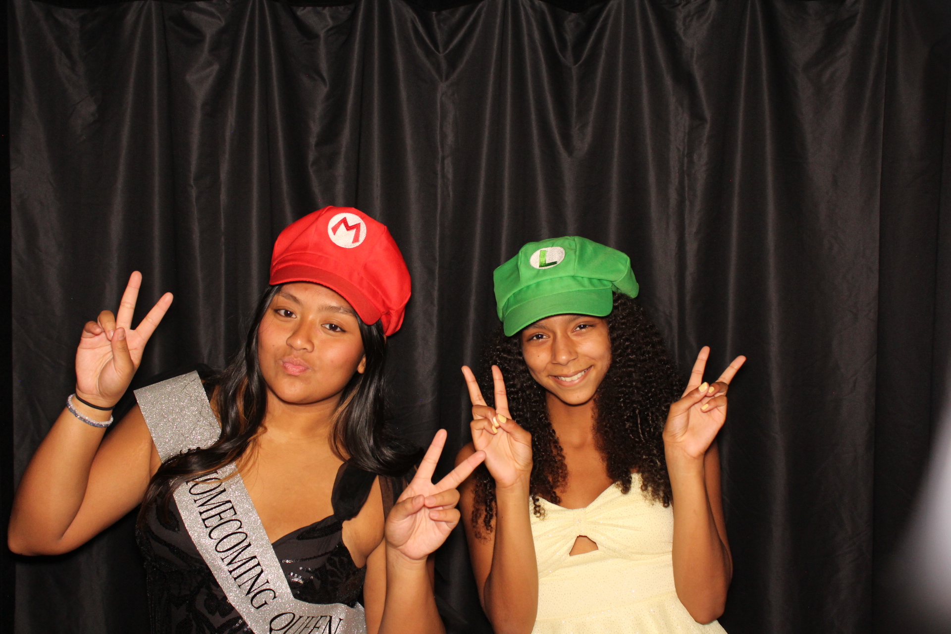 DPHS Homecoming | View more photos from the event at gallery.photoboothcincy.com/u/PhotoBoothCincy/DPHS-Homecoming
