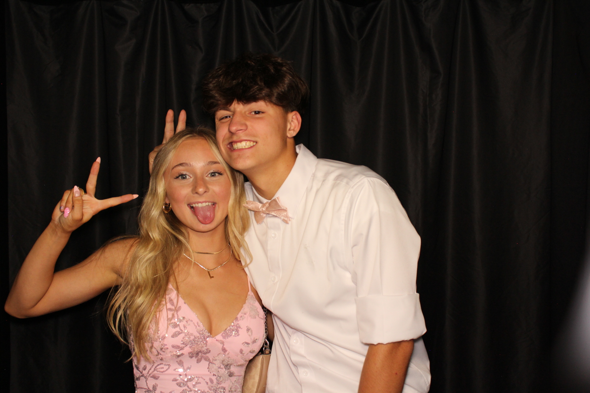 DPHS Homecoming | View more photos from the event at gallery.photoboothcincy.com/u/PhotoBoothCincy/DPHS-Homecoming