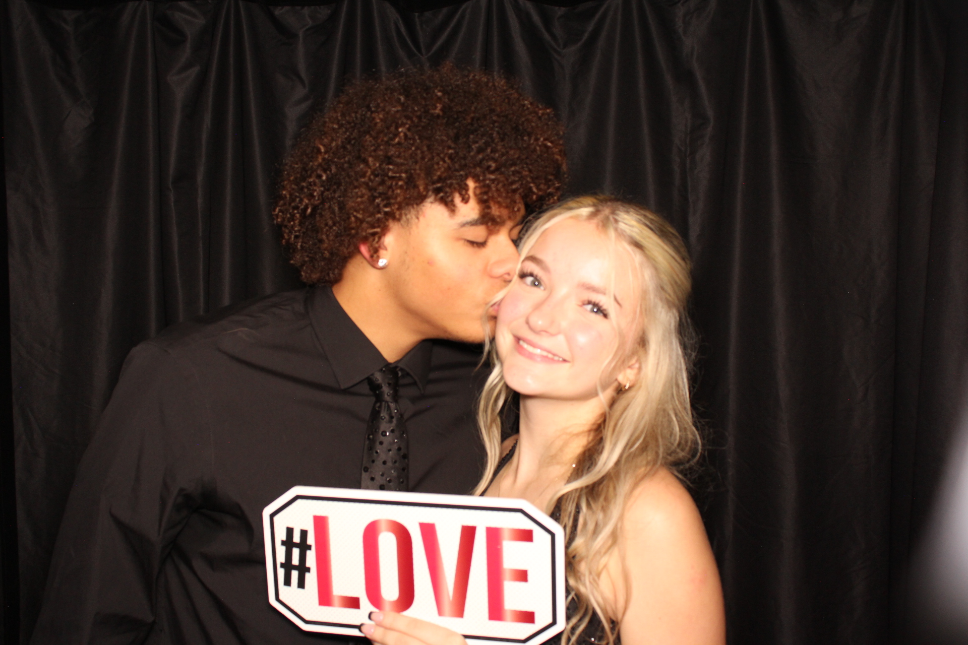 DPHS Homecoming | View more photos from the event at gallery.photoboothcincy.com/u/PhotoBoothCincy/DPHS-Homecoming