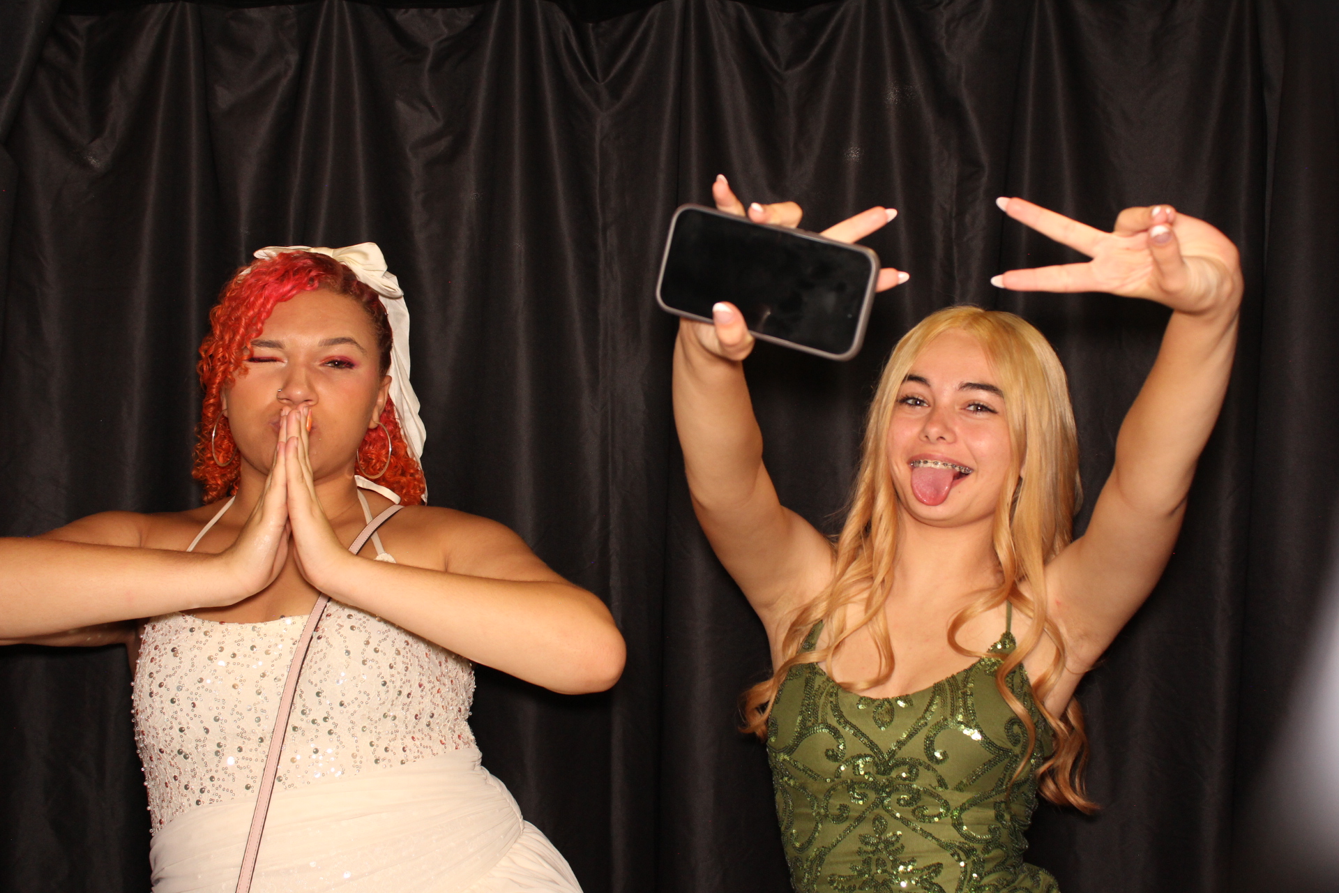 DPHS Homecoming | View more photos from the event at gallery.photoboothcincy.com/u/PhotoBoothCincy/DPHS-Homecoming