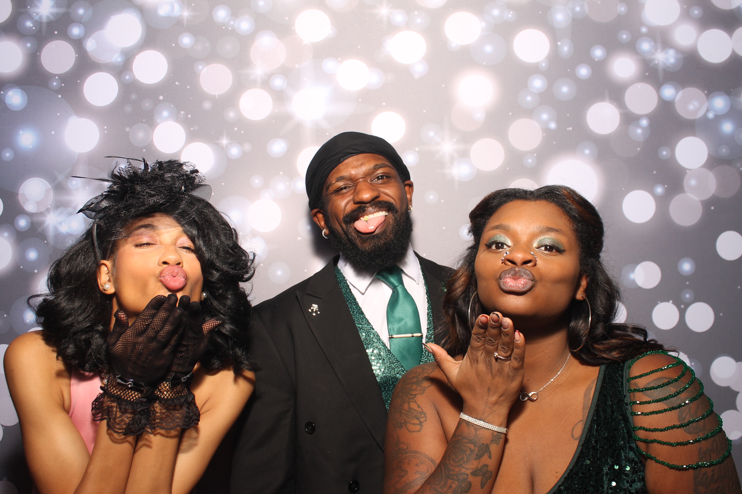Darian & Isis | View more photos from the event at gallery.photoboothcincy.com/u/PhotoBoothCincy/Darian-Isis