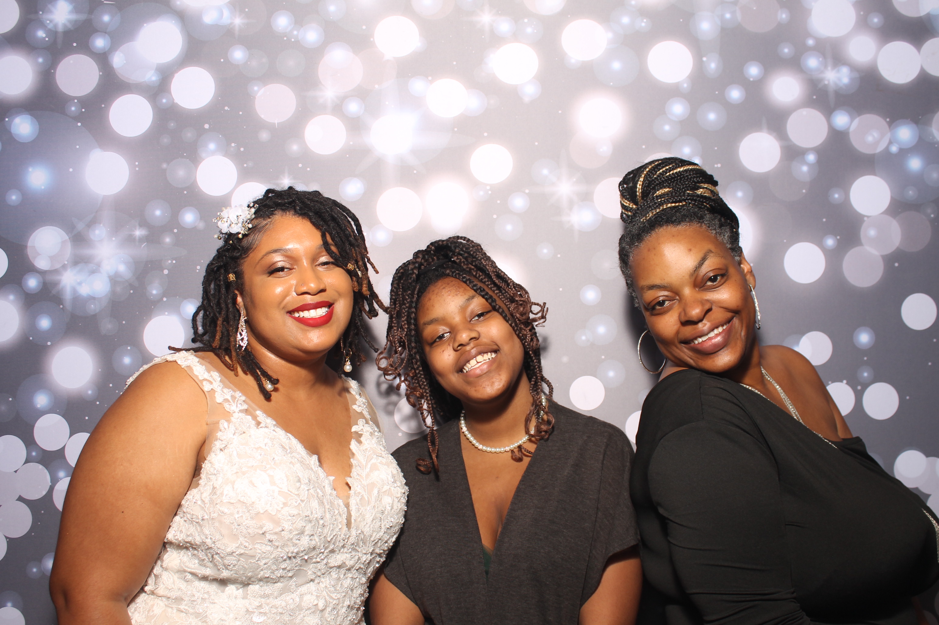 Darian & Isis | View more photos from the event at gallery.photoboothcincy.com/u/PhotoBoothCincy/Darian-Isis