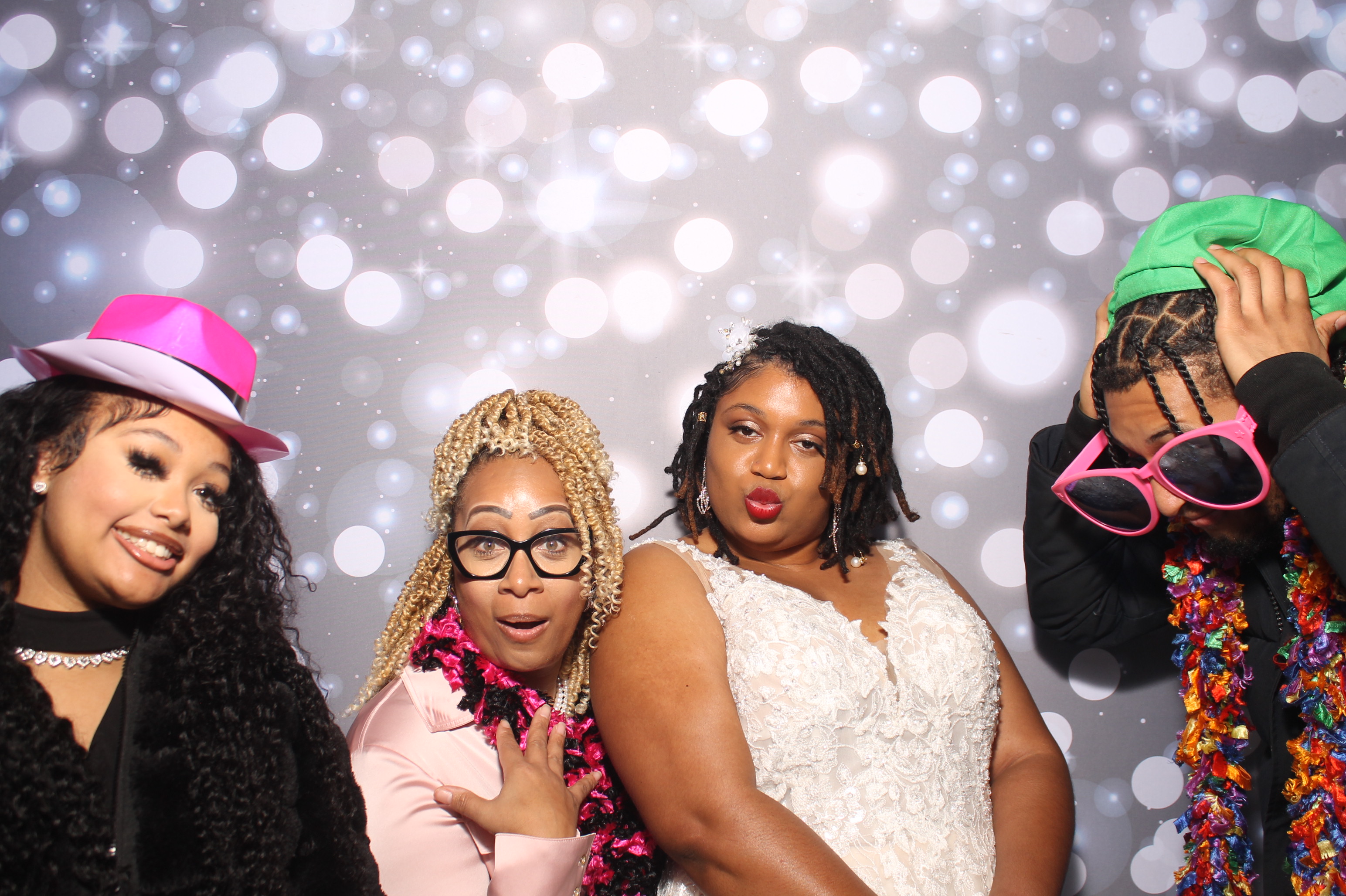 Darian & Isis | View more photos from the event at gallery.photoboothcincy.com/u/PhotoBoothCincy/Darian-Isis
