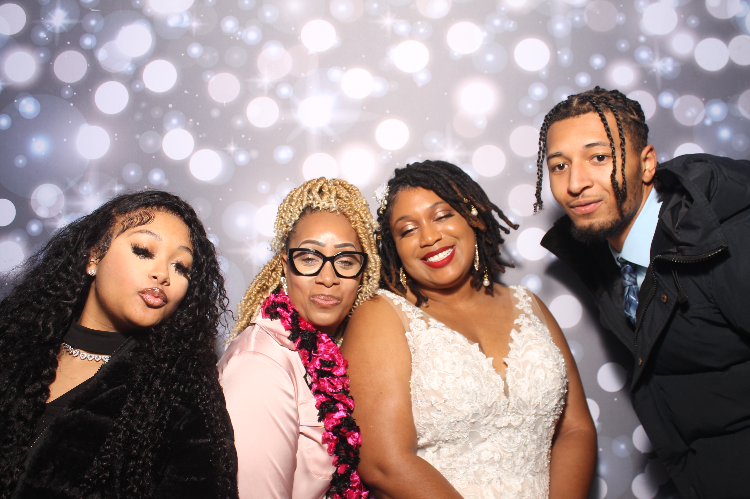 Darian & Isis | View more photos from the event at gallery.photoboothcincy.com/u/PhotoBoothCincy/Darian-Isis