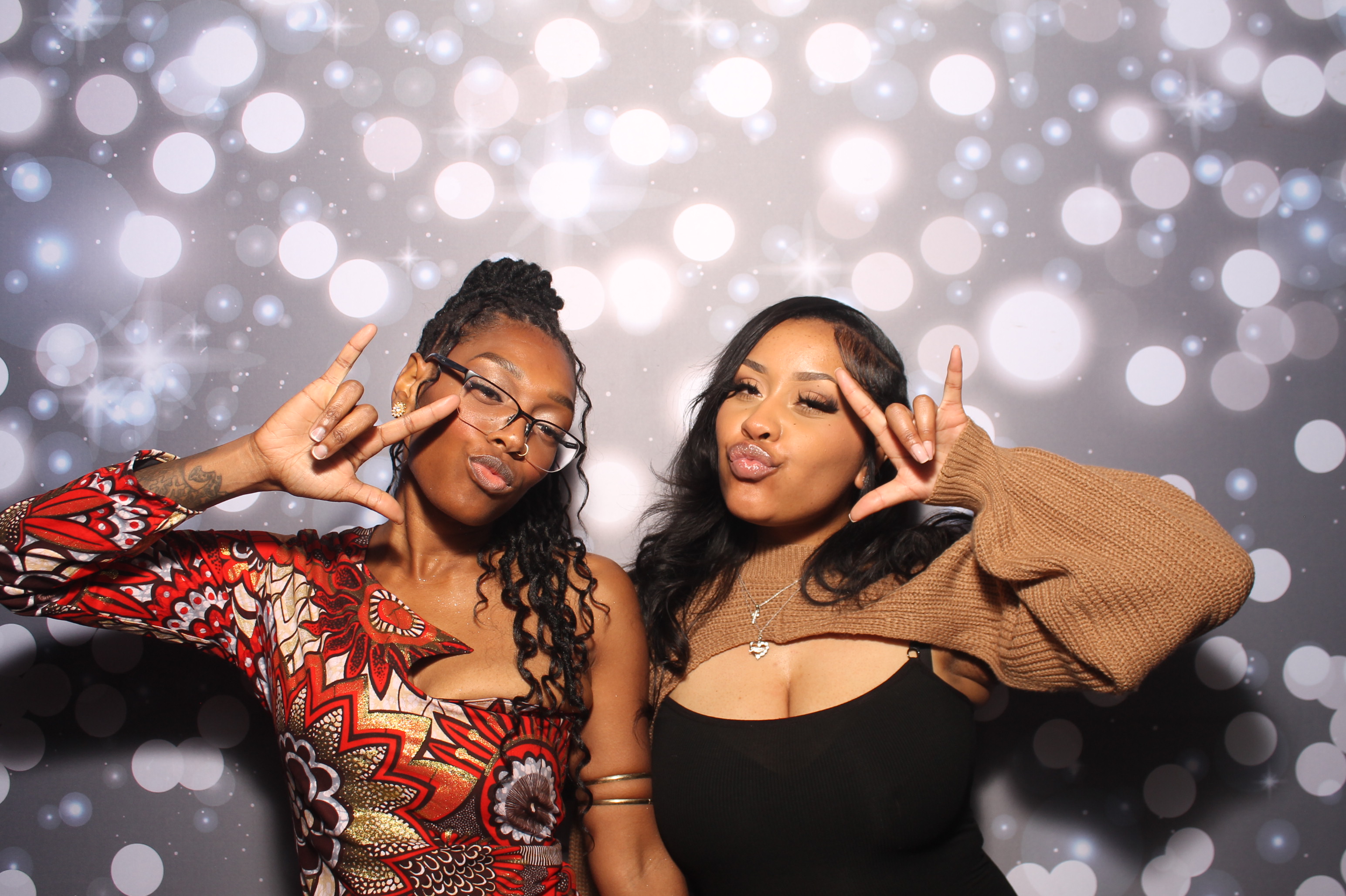 Darian & Isis | View more photos from the event at gallery.photoboothcincy.com/u/PhotoBoothCincy/Darian-Isis