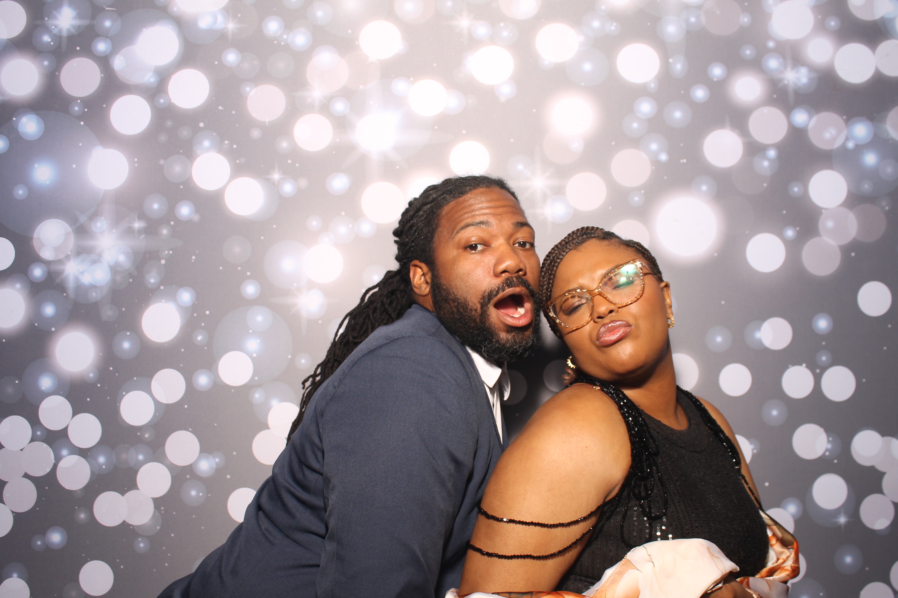 Darian & Isis | View more photos from the event at gallery.photoboothcincy.com/u/PhotoBoothCincy/Darian-Isis