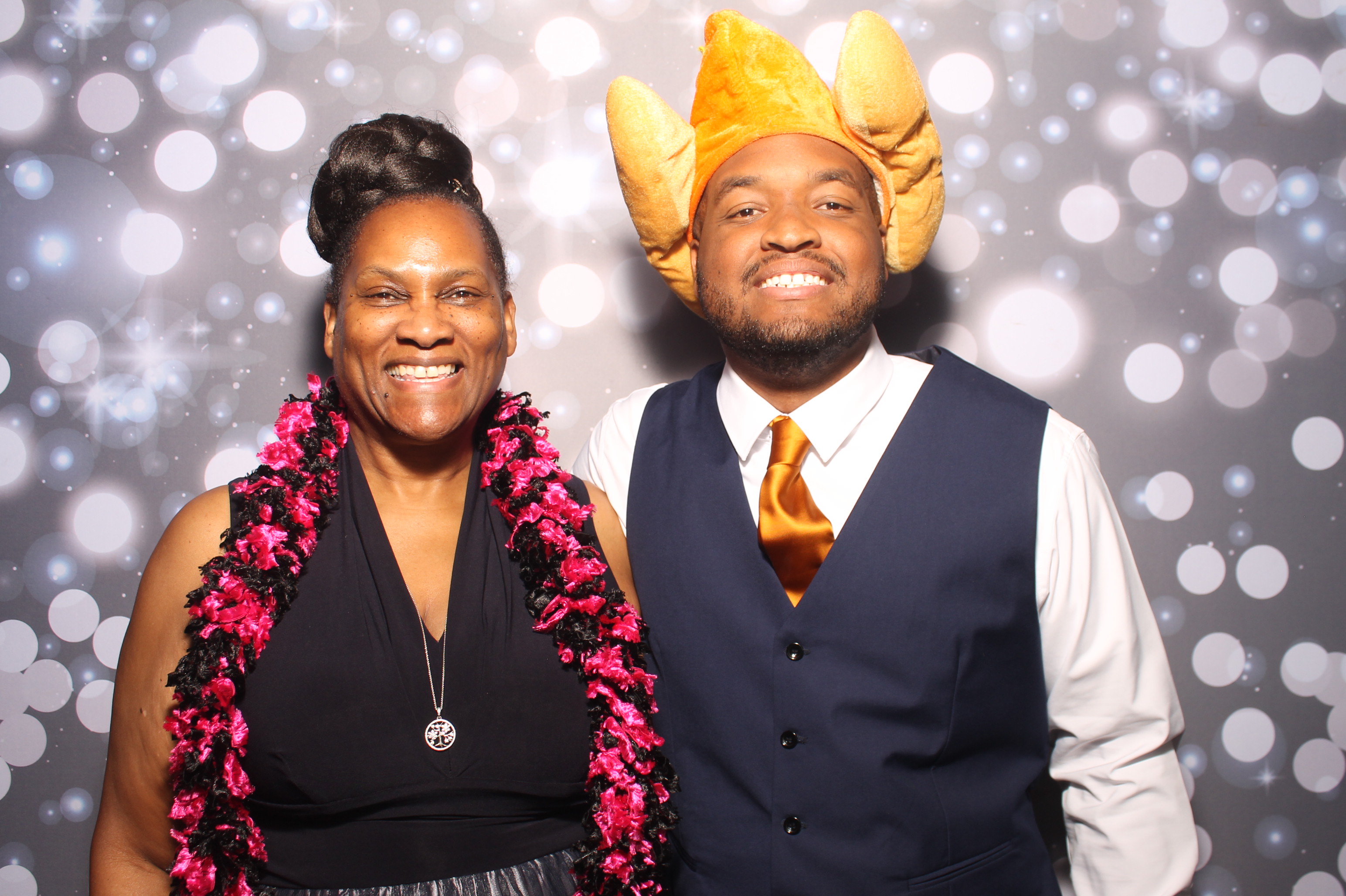 Darian & Isis | View more photos from the event at gallery.photoboothcincy.com/u/PhotoBoothCincy/Darian-Isis