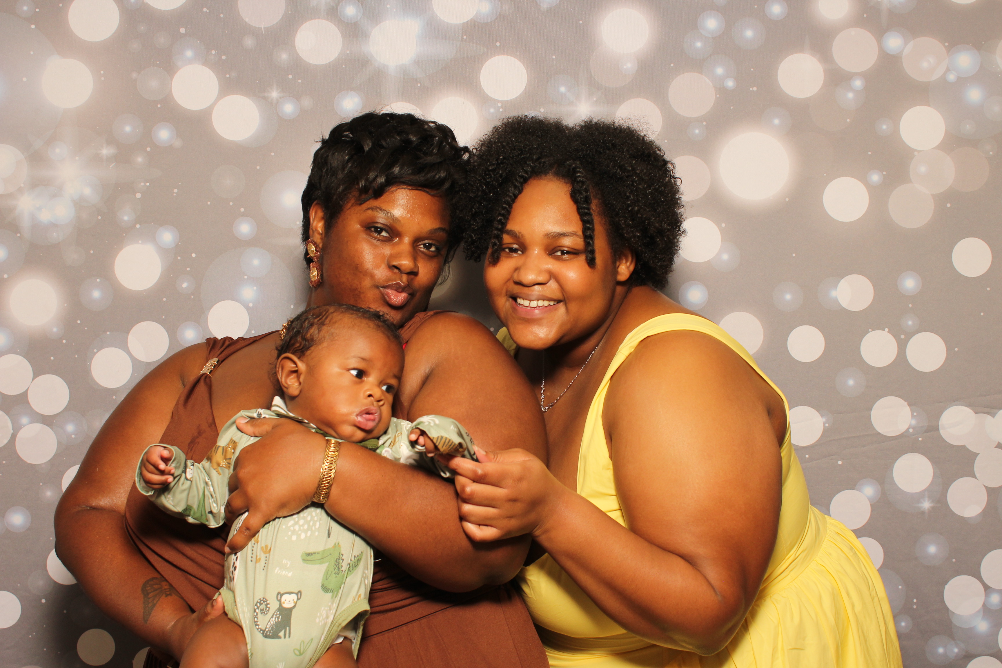 Dion & Beth 10 Year Anniversary | View more photos from the event at gallery.photoboothcincy.com/u/PhotoBoothCincy/Dion-Beth-10-Year-Anniversary