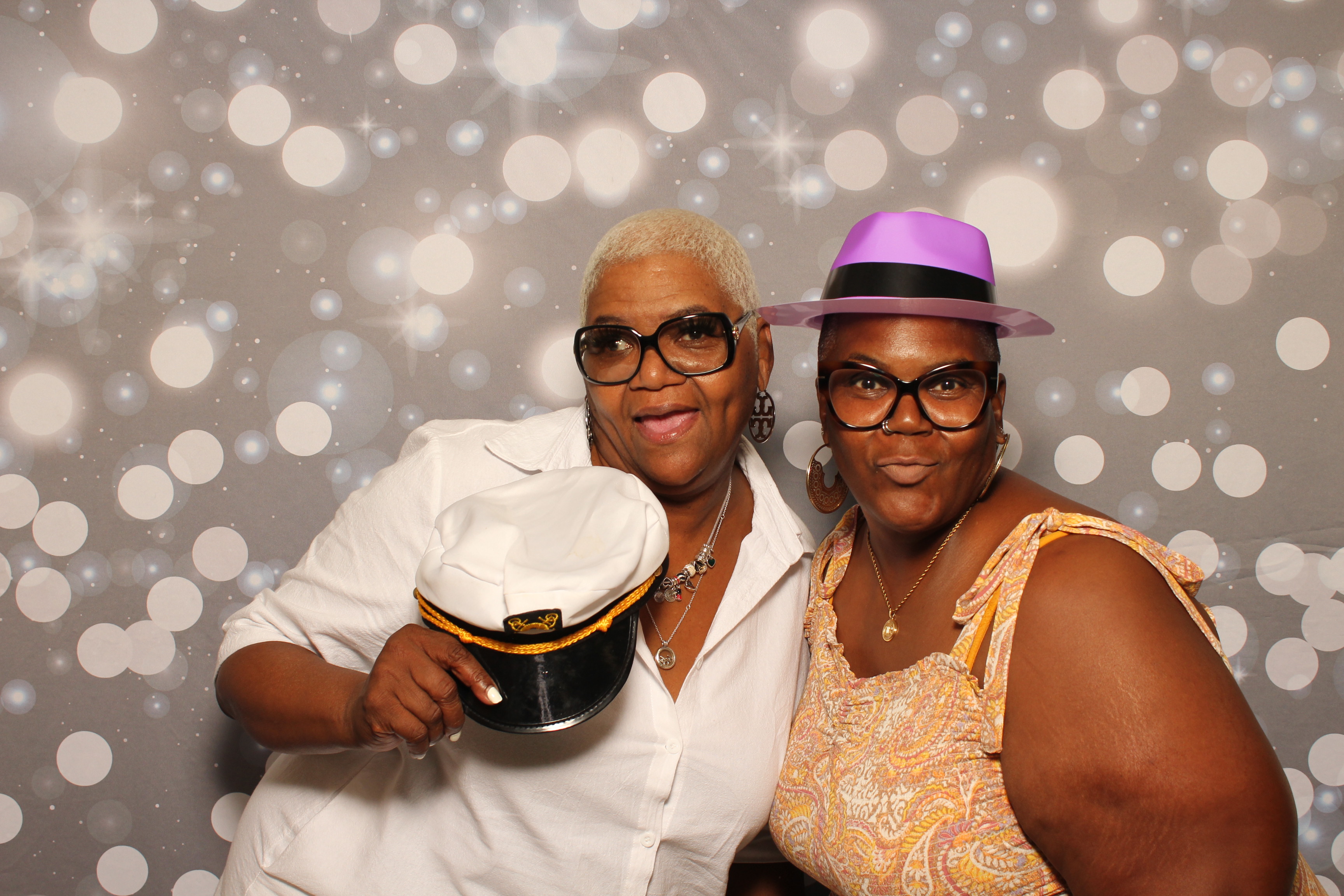 Dion & Beth 10 Year Anniversary | View more photos from the event at gallery.photoboothcincy.com/u/PhotoBoothCincy/Dion-Beth-10-Year-Anniversary