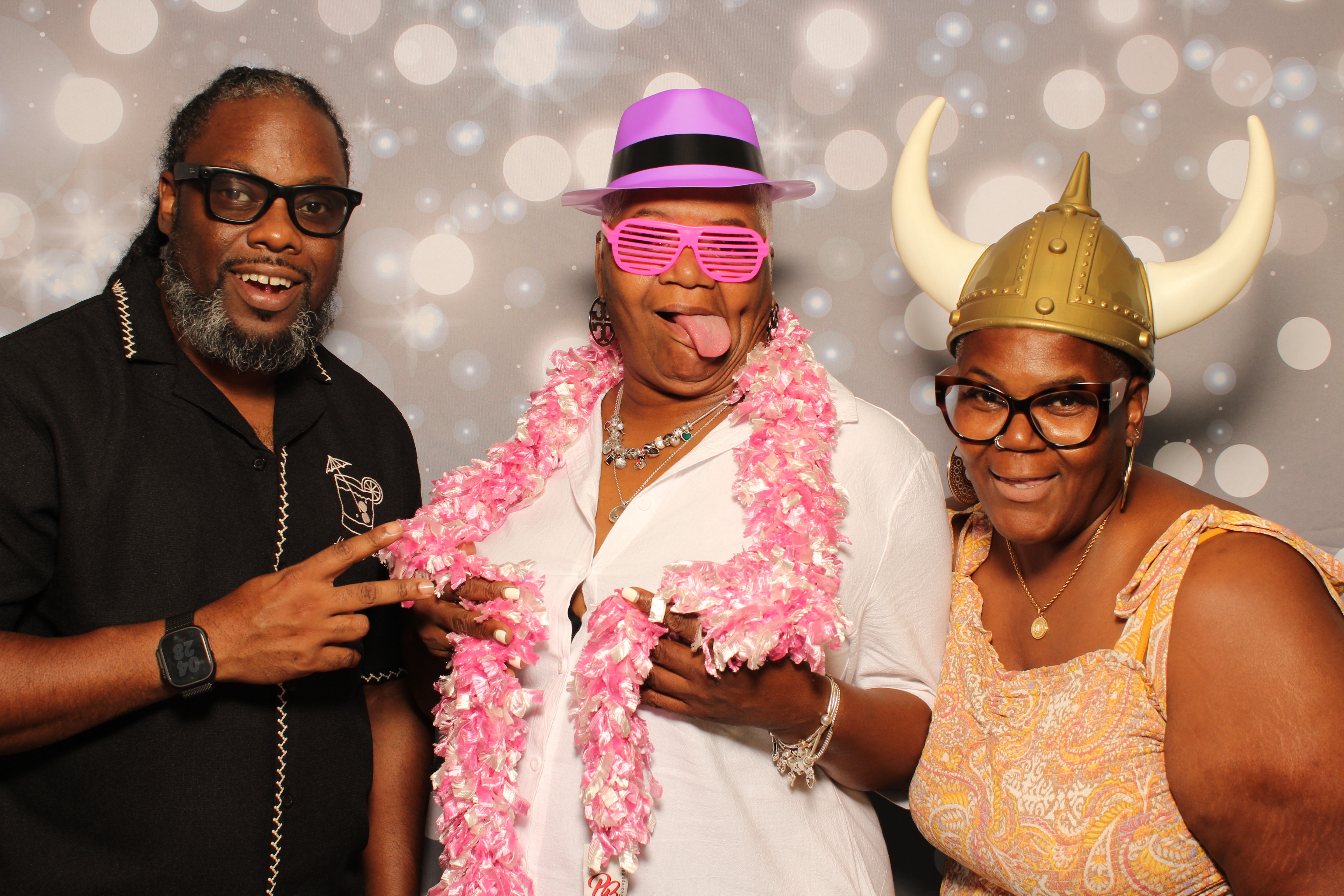 Dion & Beth 10 Year Anniversary | View more photos from the event at gallery.photoboothcincy.com/u/PhotoBoothCincy/Dion-Beth-10-Year-Anniversary
