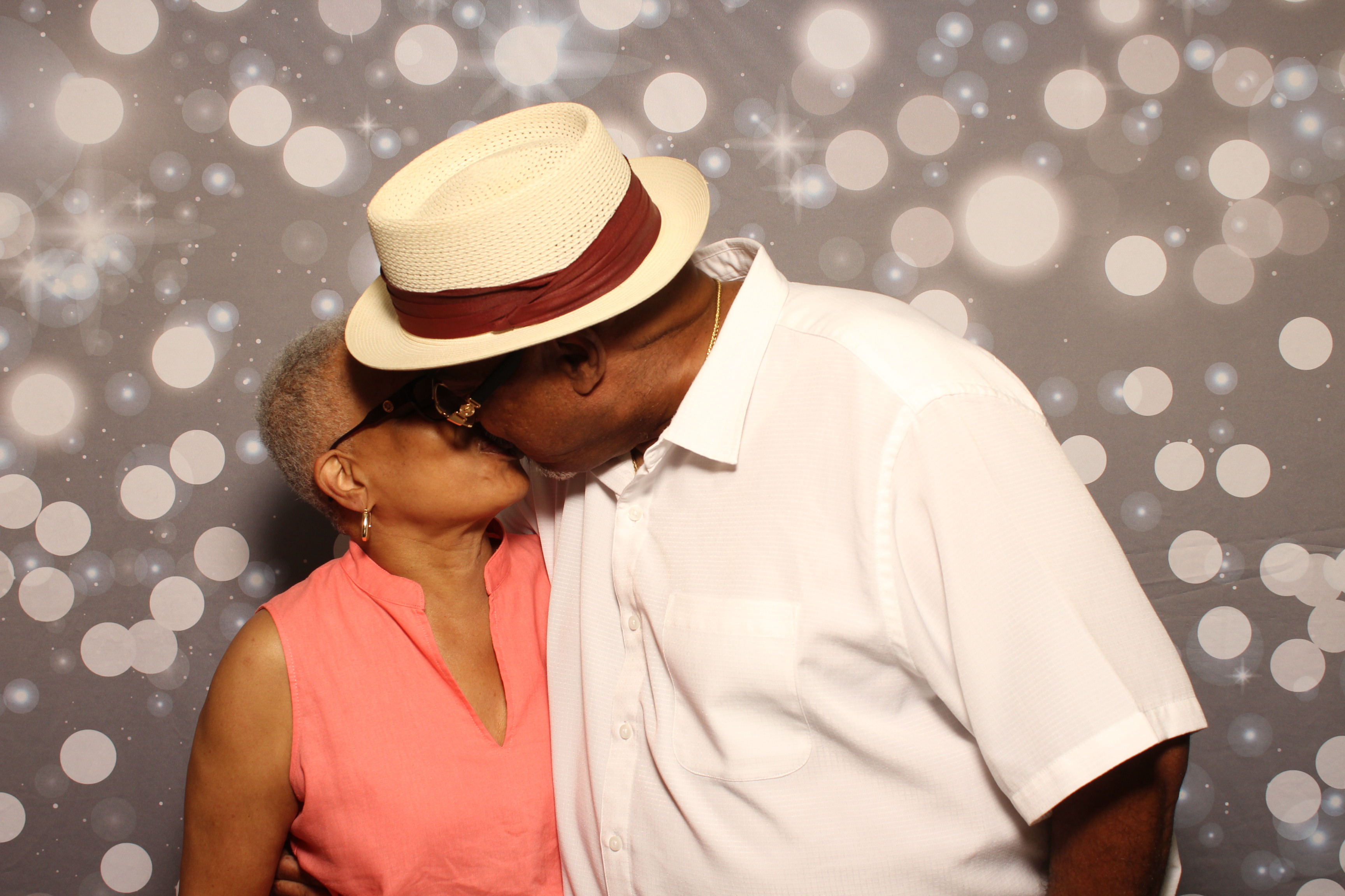 Dion & Beth 10 Year Anniversary | View more photos from the event at gallery.photoboothcincy.com/u/PhotoBoothCincy/Dion-Beth-10-Year-Anniversary