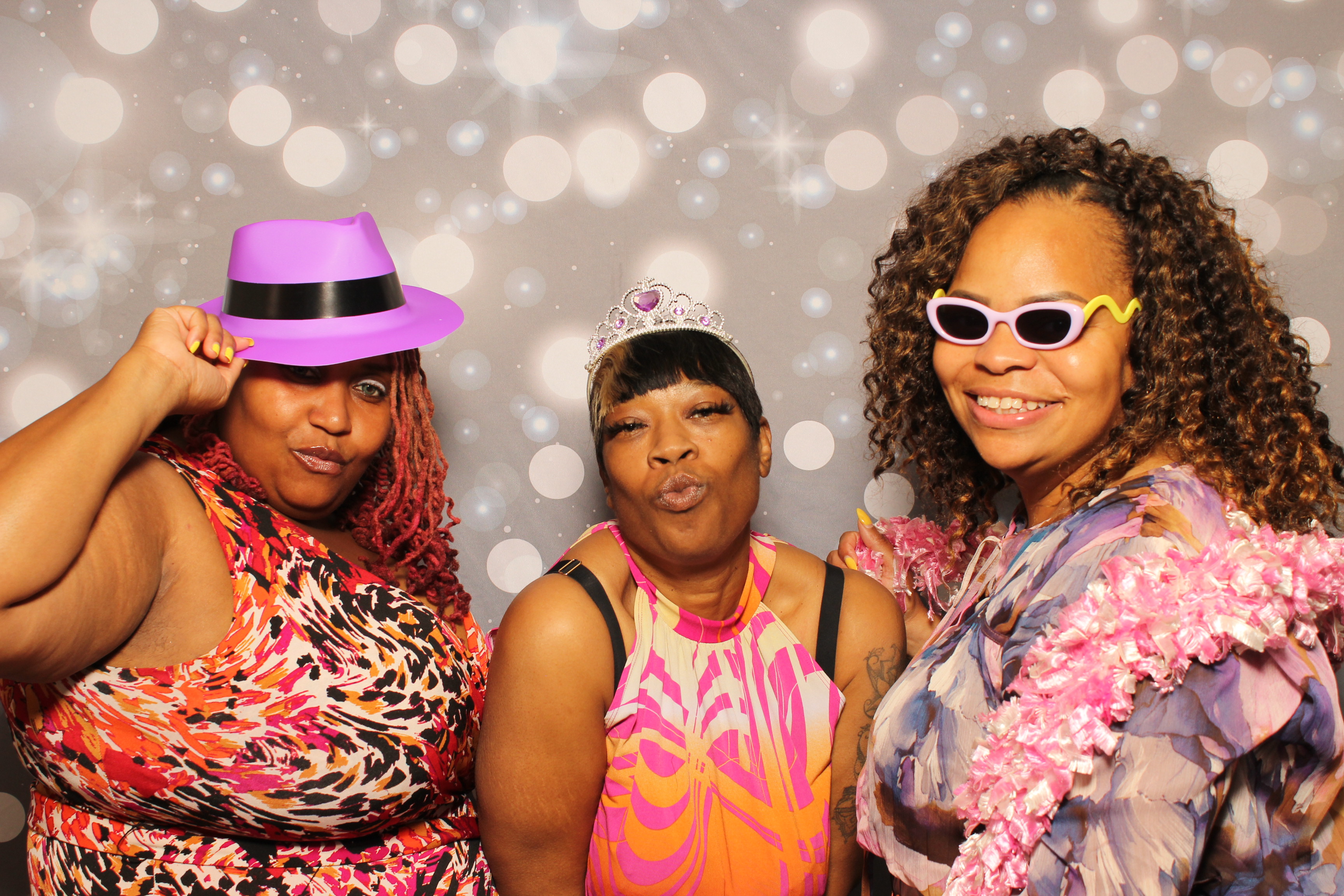 Dion & Beth 10 Year Anniversary | View more photos from the event at gallery.photoboothcincy.com/u/PhotoBoothCincy/Dion-Beth-10-Year-Anniversary