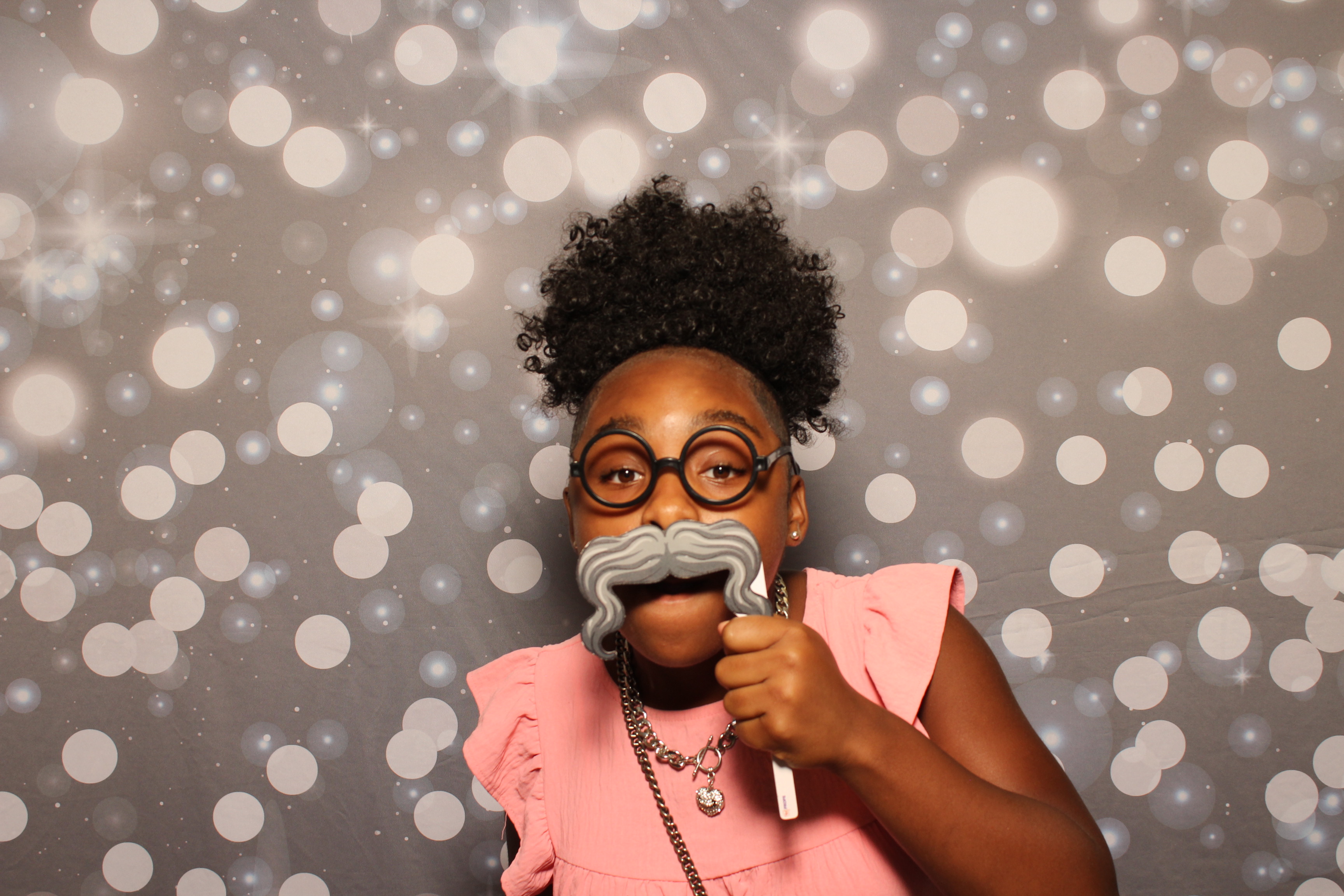 Dion & Beth 10 Year Anniversary | View more photos from the event at gallery.photoboothcincy.com/u/PhotoBoothCincy/Dion-Beth-10-Year-Anniversary