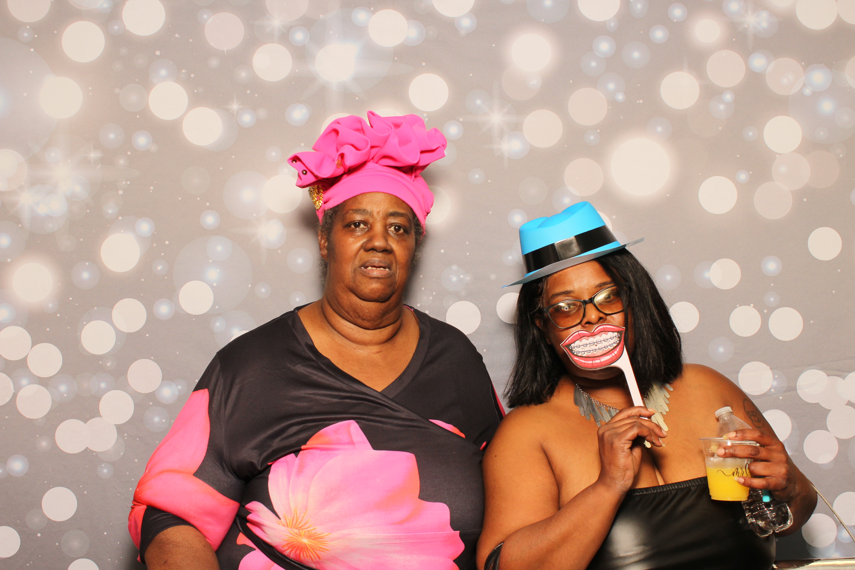 Dion & Beth 10 Year Anniversary | View more photos from the event at gallery.photoboothcincy.com/u/PhotoBoothCincy/Dion-Beth-10-Year-Anniversary