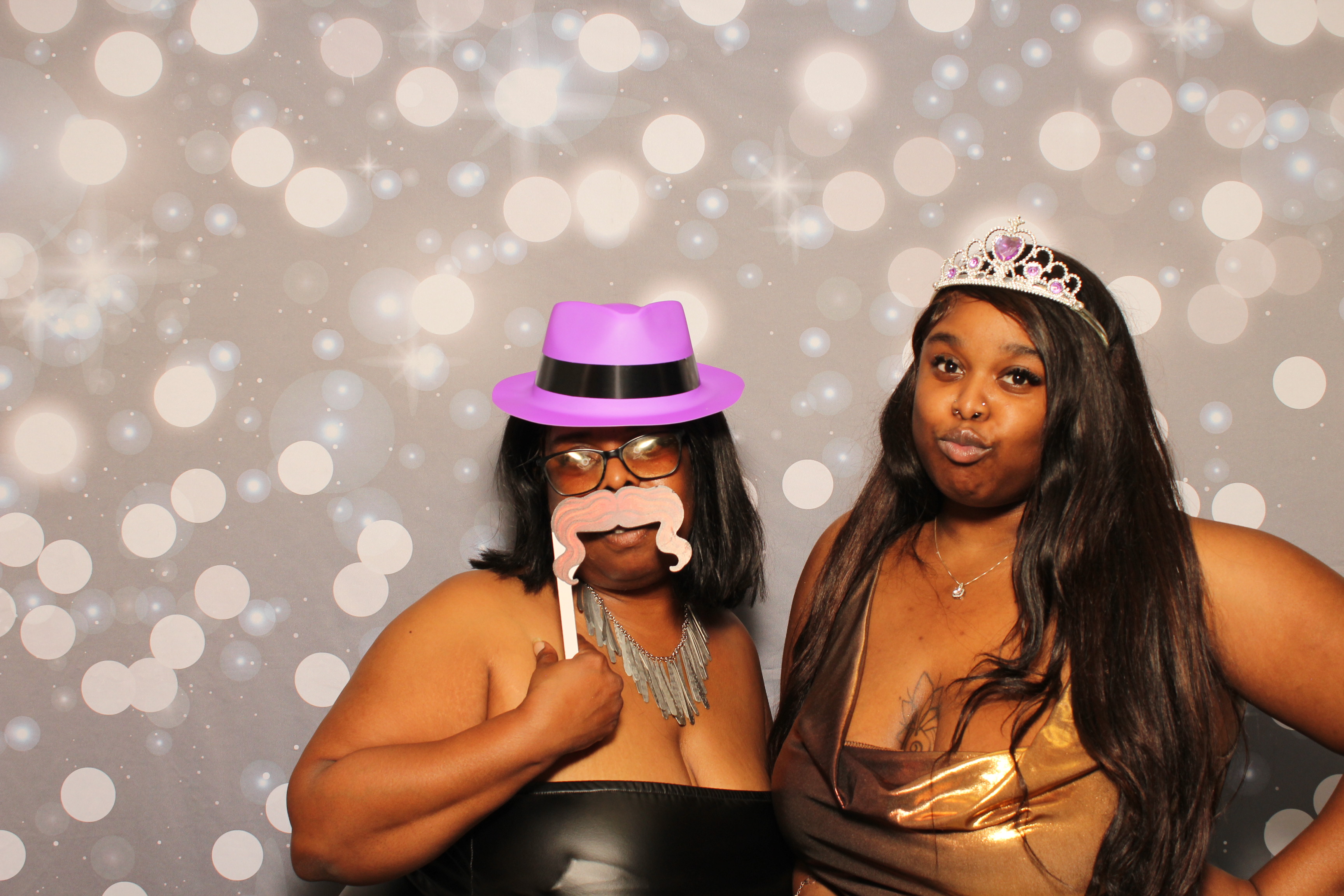 Dion & Beth 10 Year Anniversary | View more photos from the event at gallery.photoboothcincy.com/u/PhotoBoothCincy/Dion-Beth-10-Year-Anniversary
