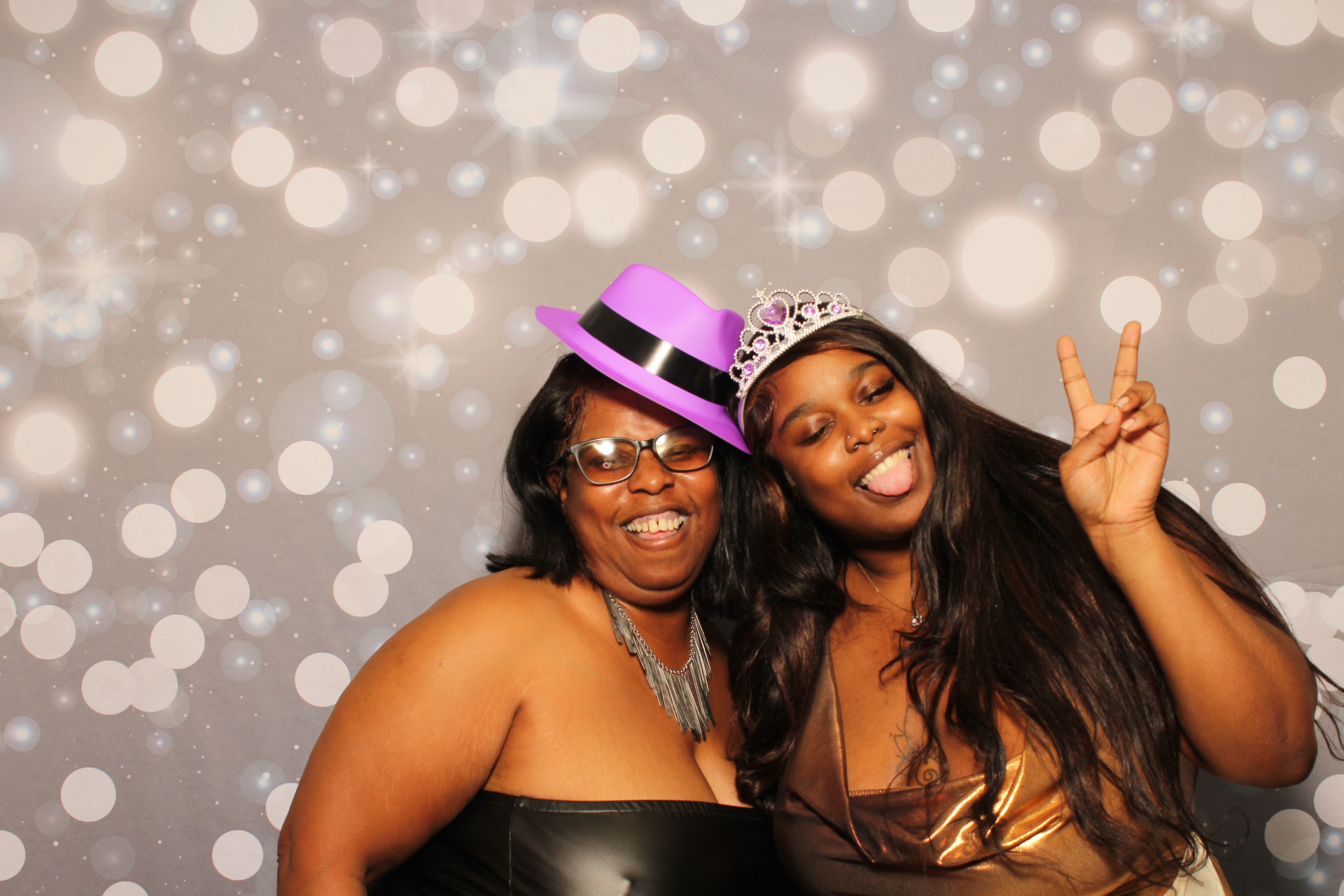 Dion & Beth 10 Year Anniversary | View more photos from the event at gallery.photoboothcincy.com/u/PhotoBoothCincy/Dion-Beth-10-Year-Anniversary