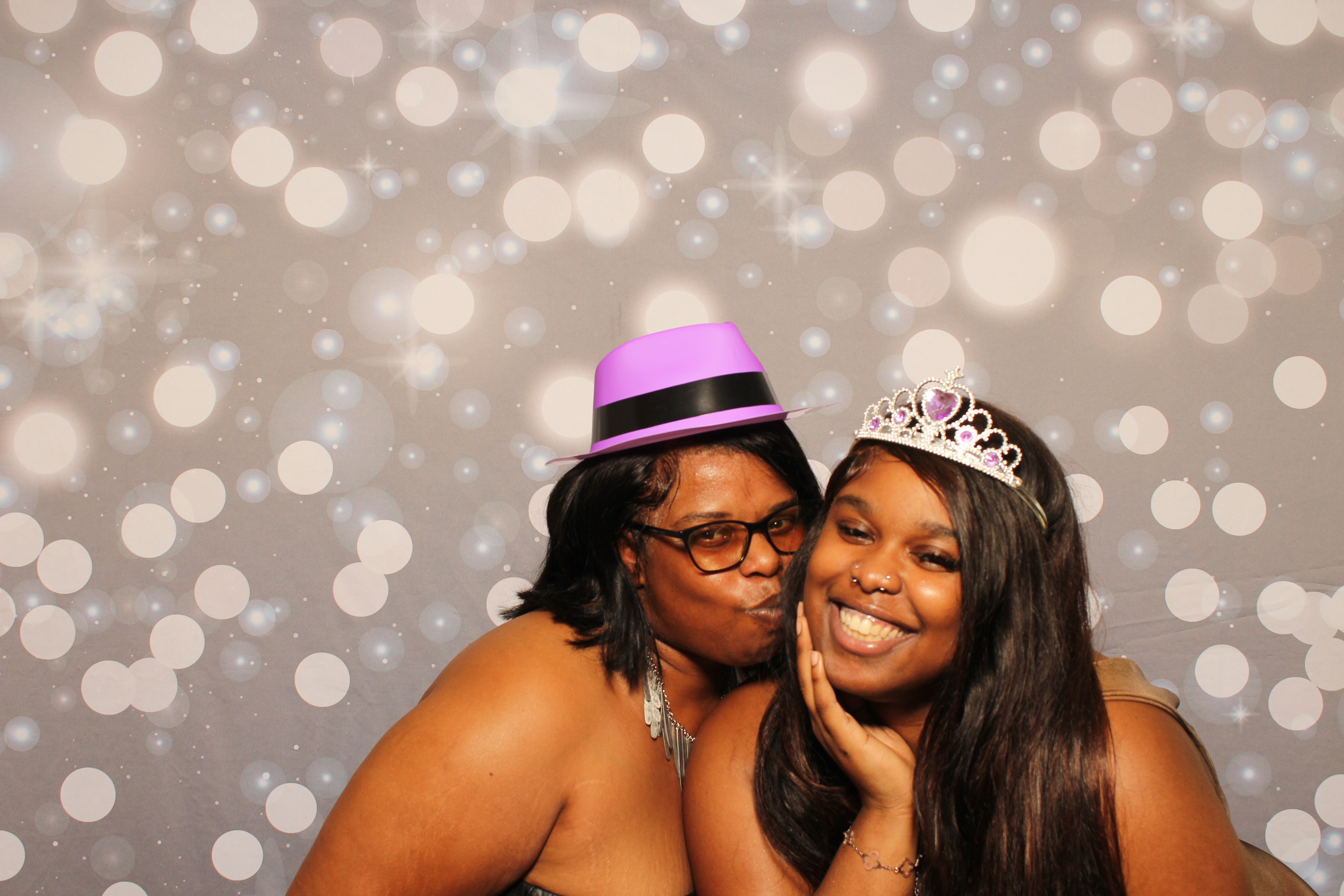 Dion & Beth 10 Year Anniversary | View more photos from the event at gallery.photoboothcincy.com/u/PhotoBoothCincy/Dion-Beth-10-Year-Anniversary