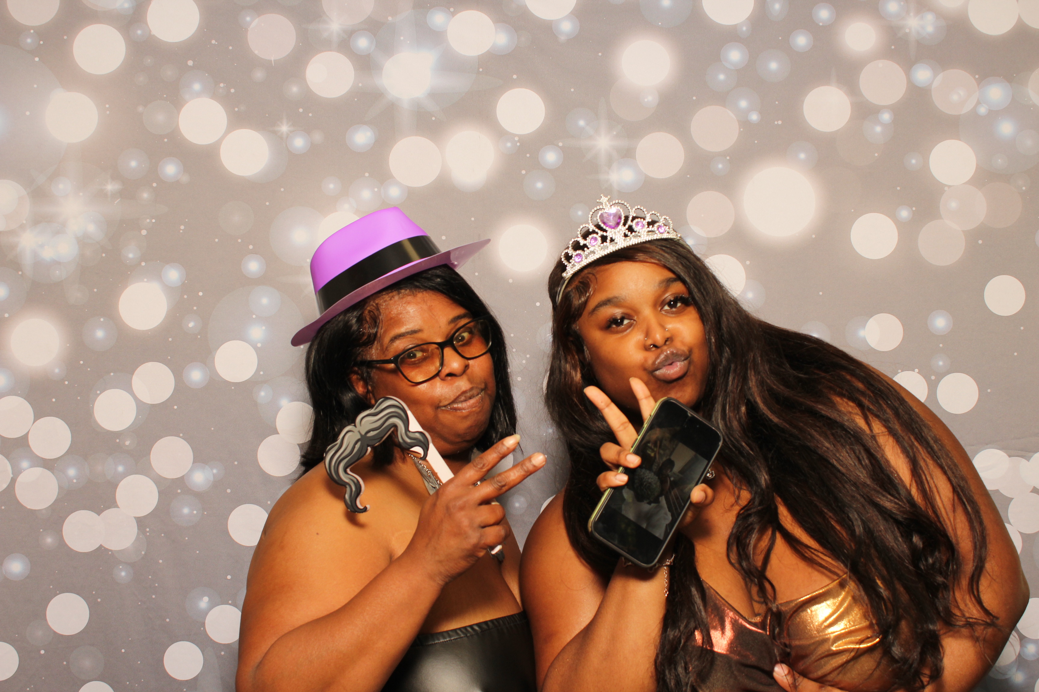 Dion & Beth 10 Year Anniversary | View more photos from the event at gallery.photoboothcincy.com/u/PhotoBoothCincy/Dion-Beth-10-Year-Anniversary