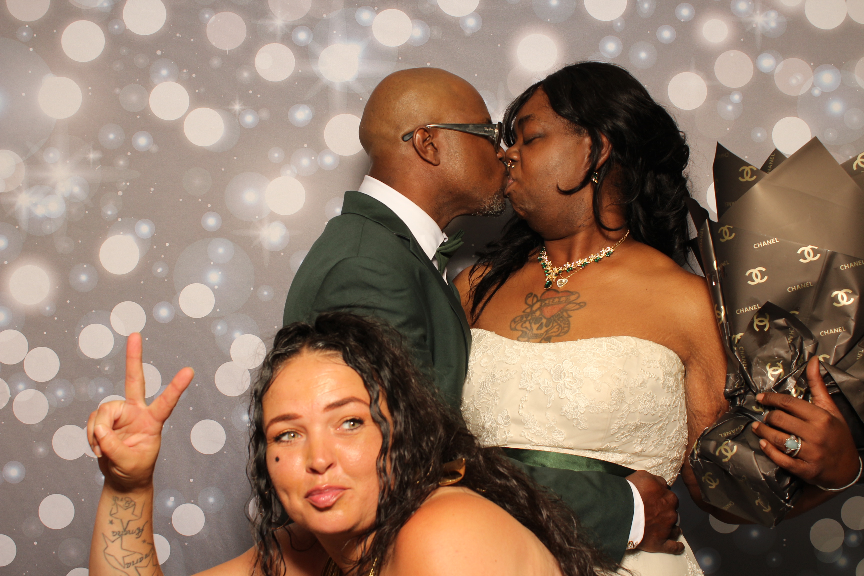 Dion & Beth 10 Year Anniversary | View more photos from the event at gallery.photoboothcincy.com/u/PhotoBoothCincy/Dion-Beth-10-Year-Anniversary
